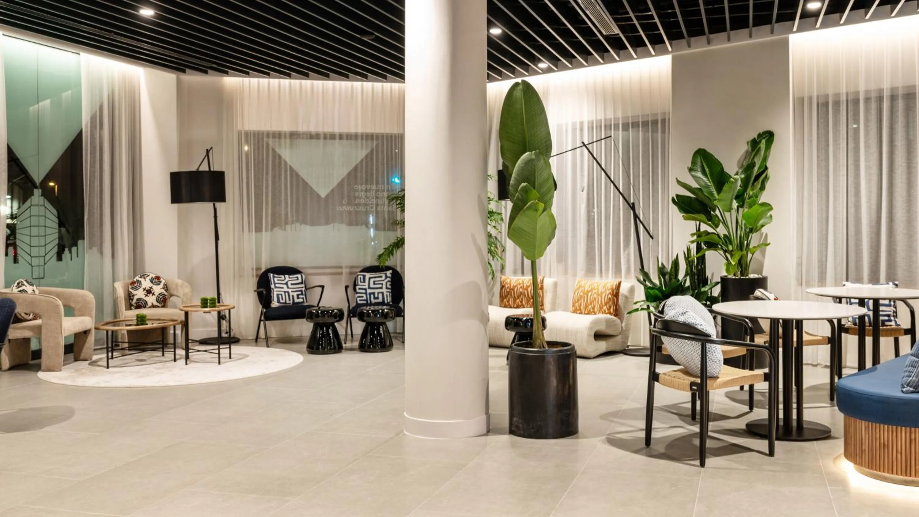 Lounge or bar in Barceló Santa Cruz Contemporáneo