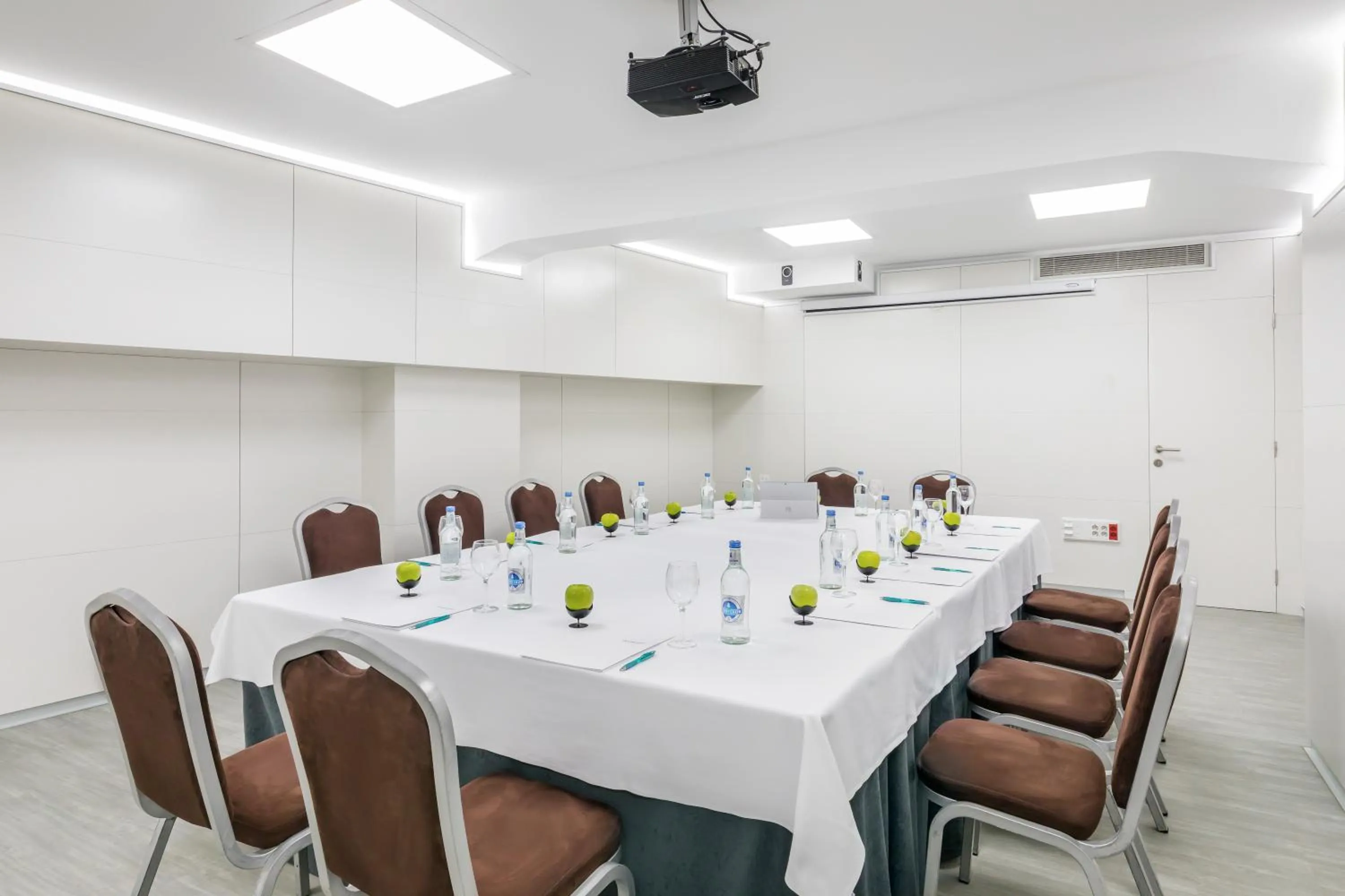 Meeting/conference room in Barceló Santa Cruz Contemporáneo