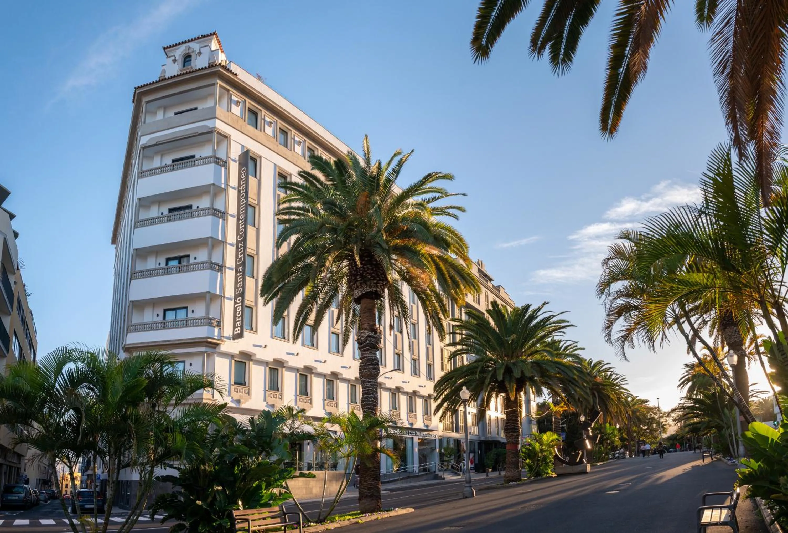 Facade/entrance in Barceló Santa Cruz Contemporáneo
