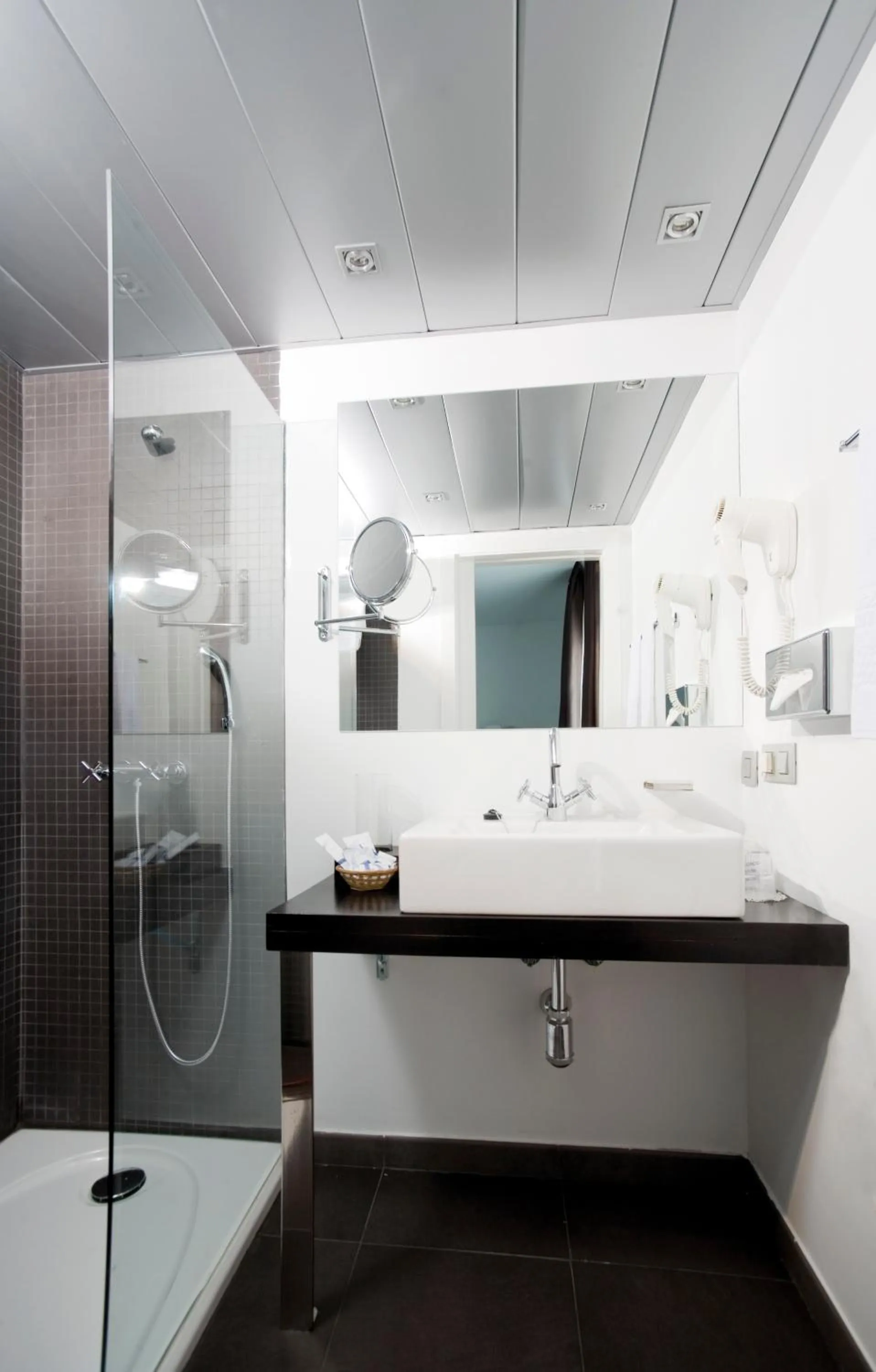 Double or Twin Room in Occidental Santa Cruz Contemporáneo