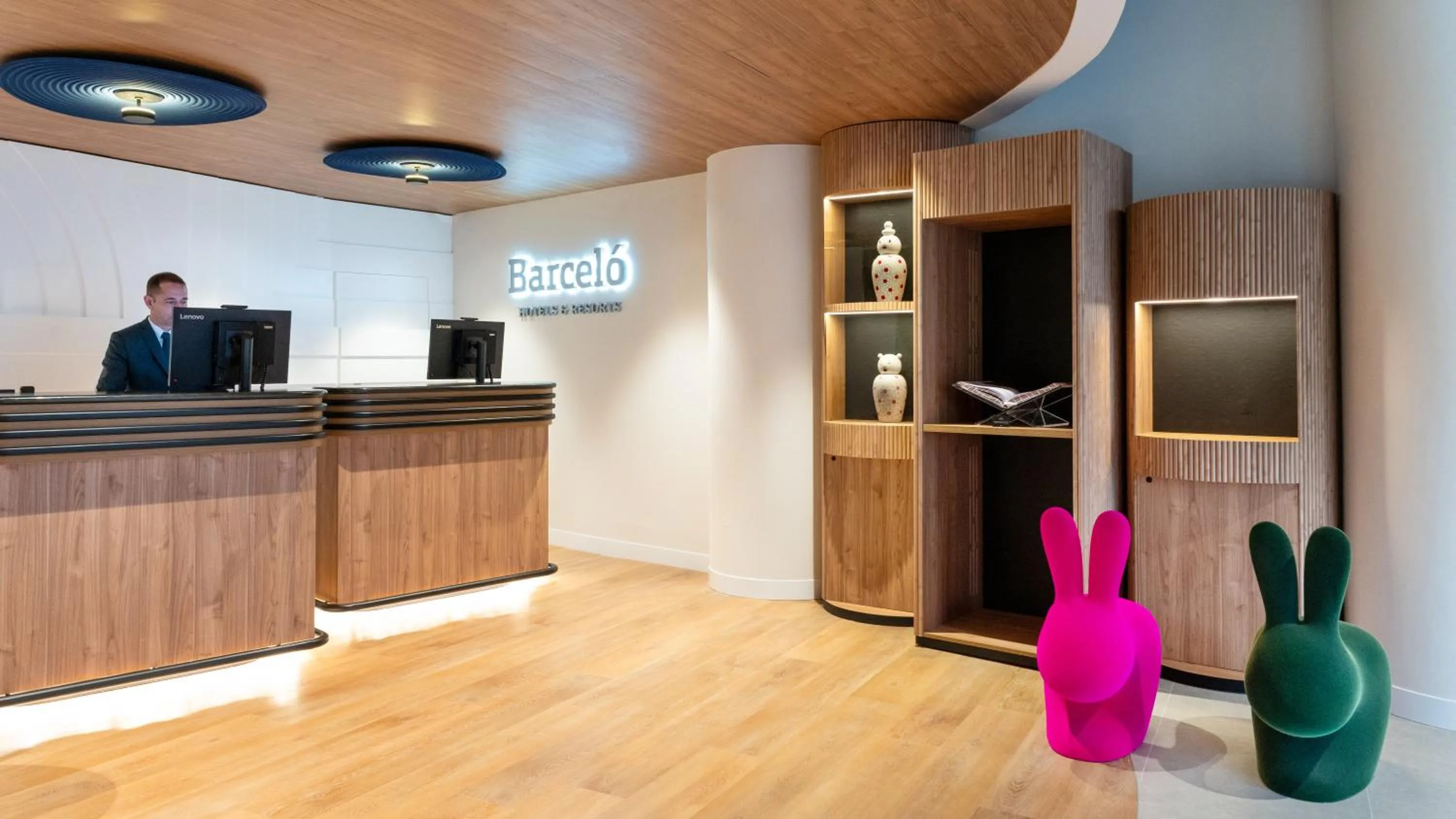 Lobby or reception in Barceló Santa Cruz Contemporáneo