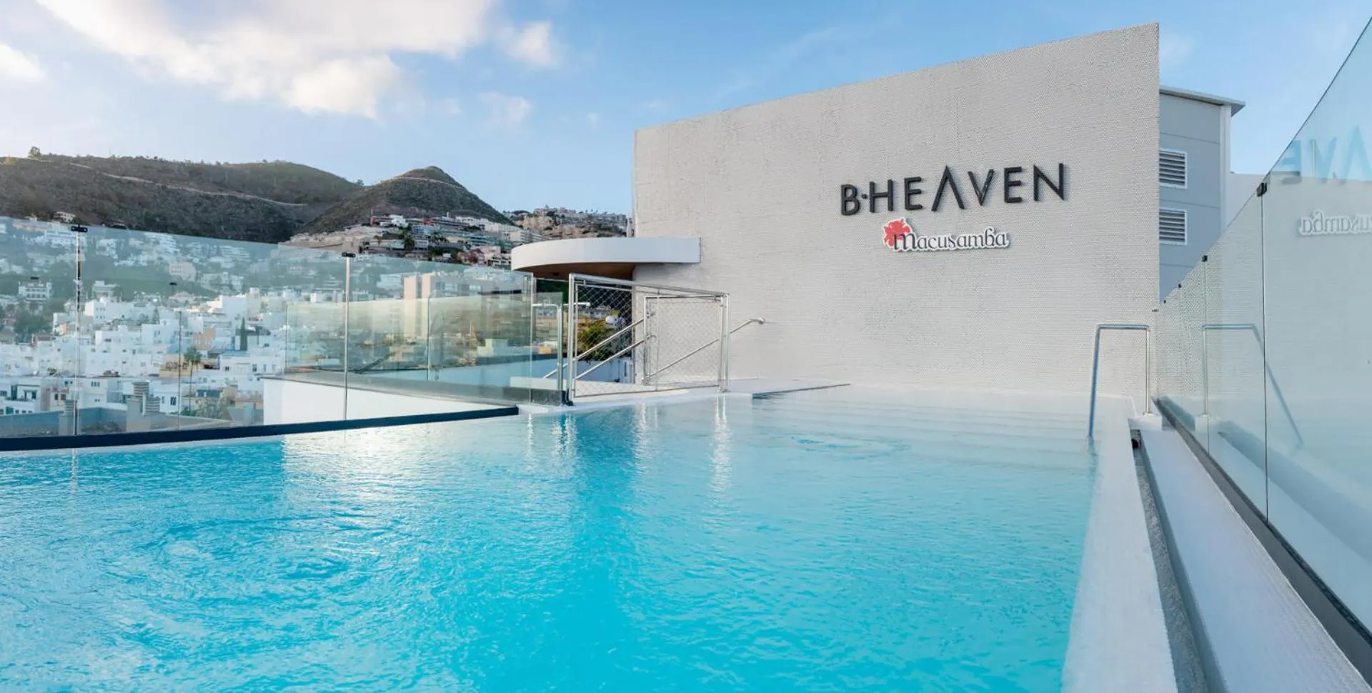 Swimming pool in Barceló Santa Cruz Contemporáneo