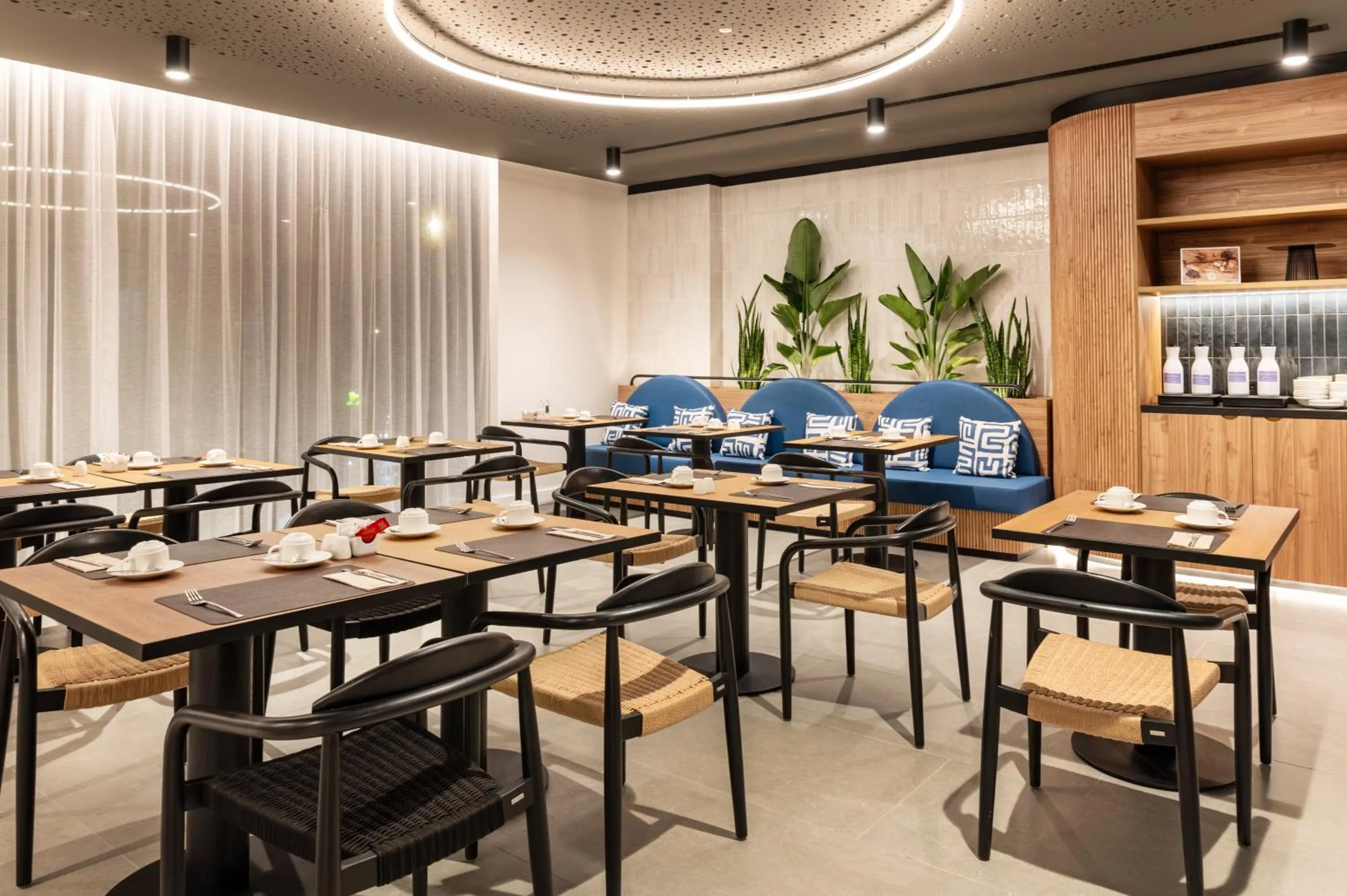 Restaurant/places to eat in Barceló Santa Cruz Contemporáneo