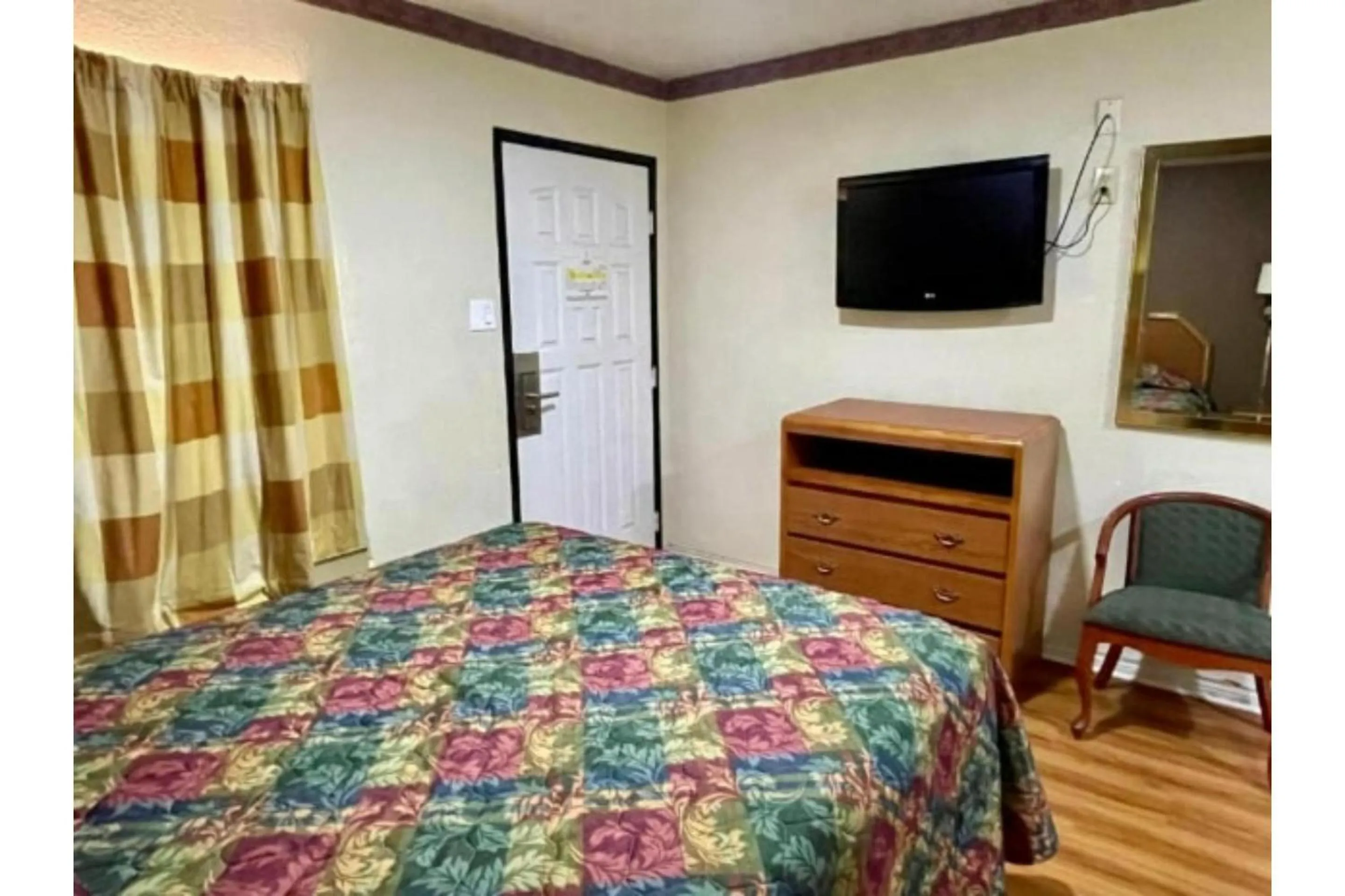 Bedroom, Bed in Golden Inn Dallas by Hotel O