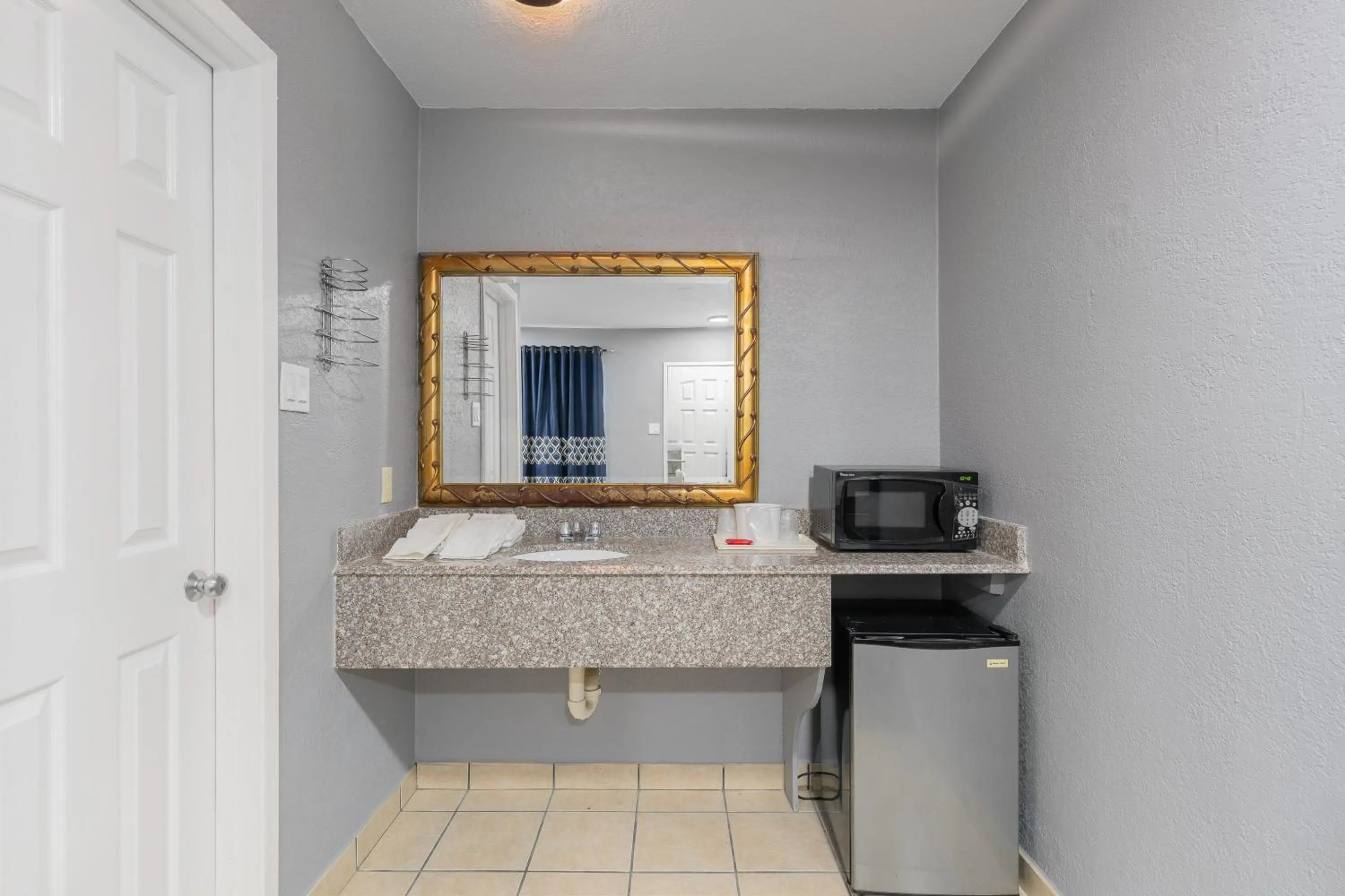 Bathroom in Golden Inn Dallas by Hotel O