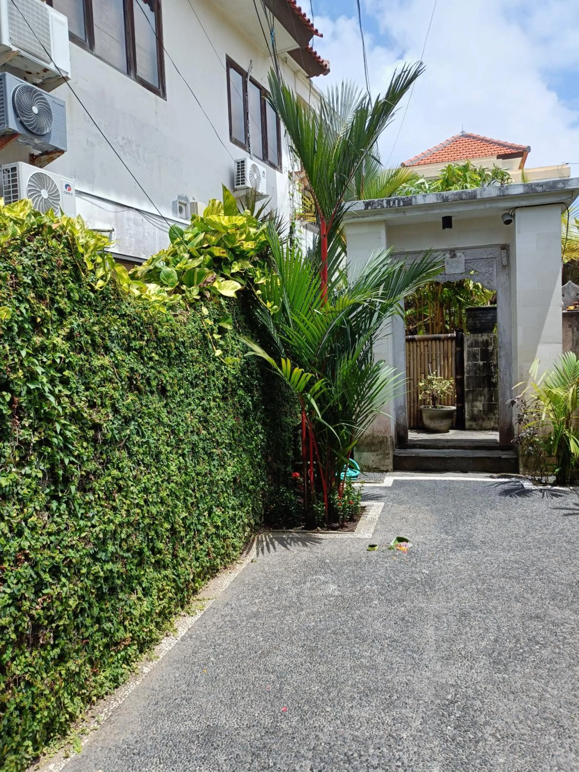 Facade/entrance in Ngetis Home Stay