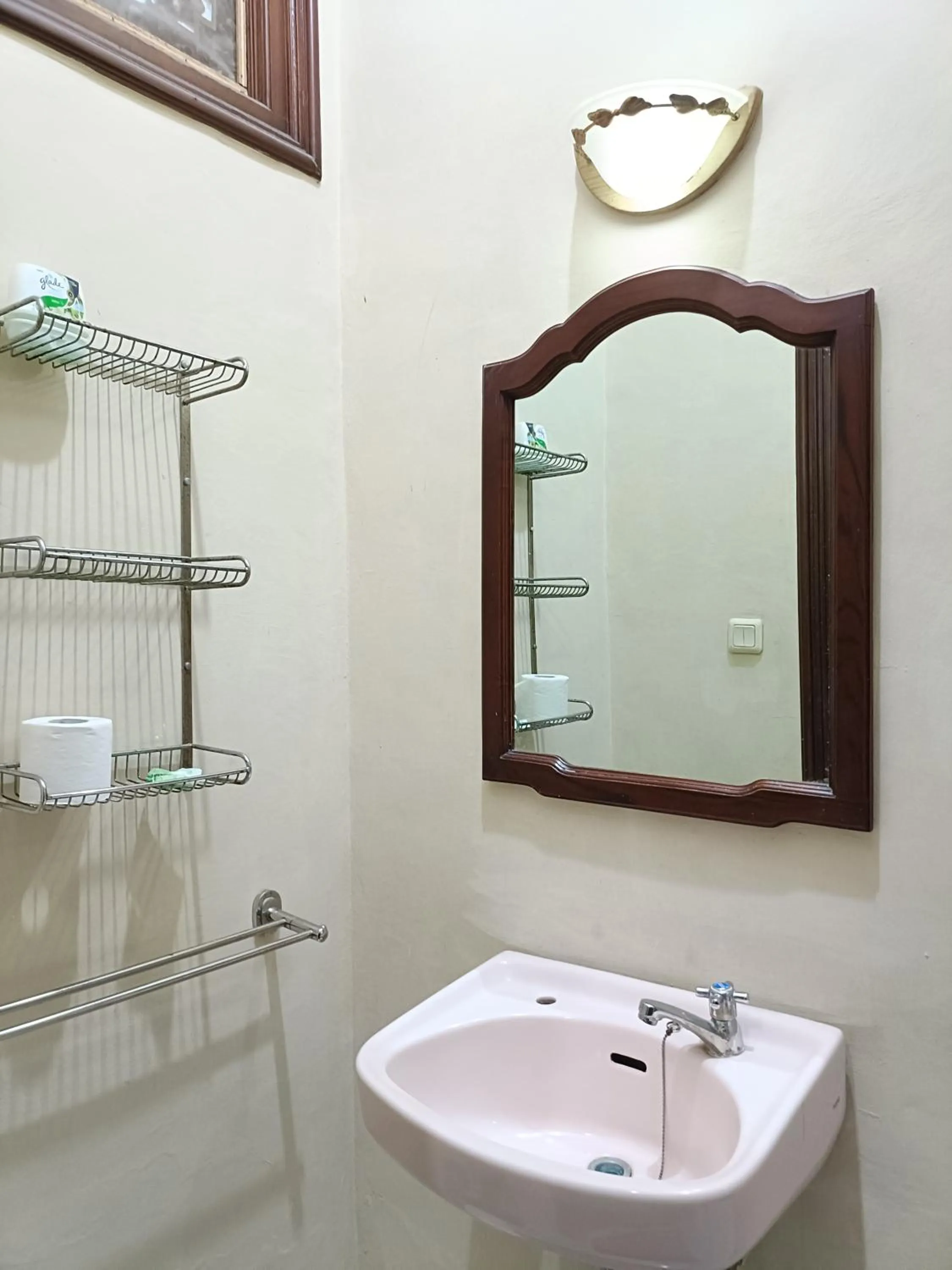 Bathroom in Ngetis Home Stay