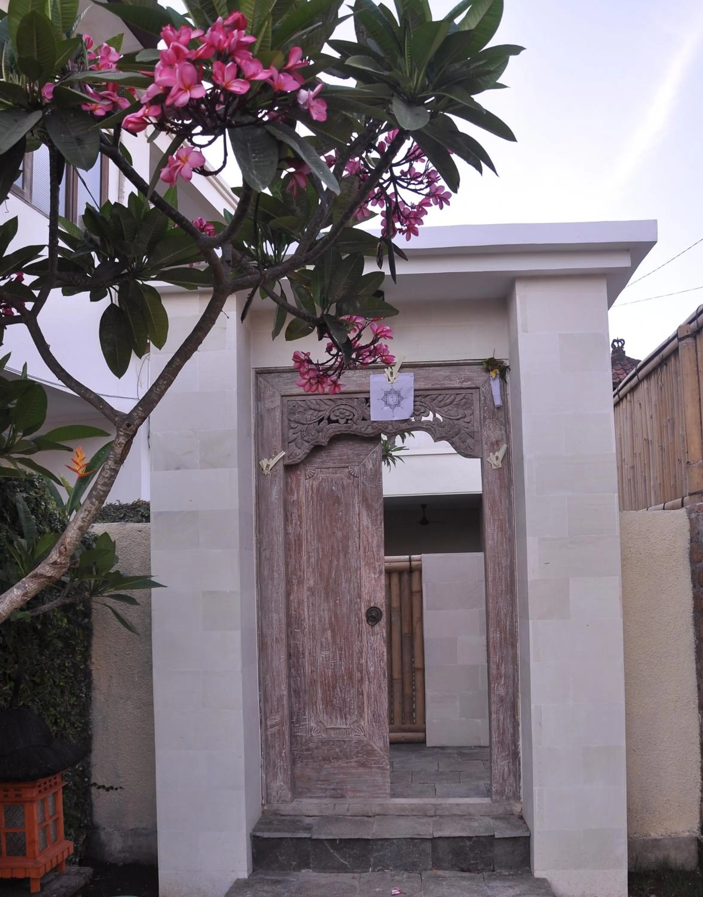 Facade/entrance in Ngetis Home Stay