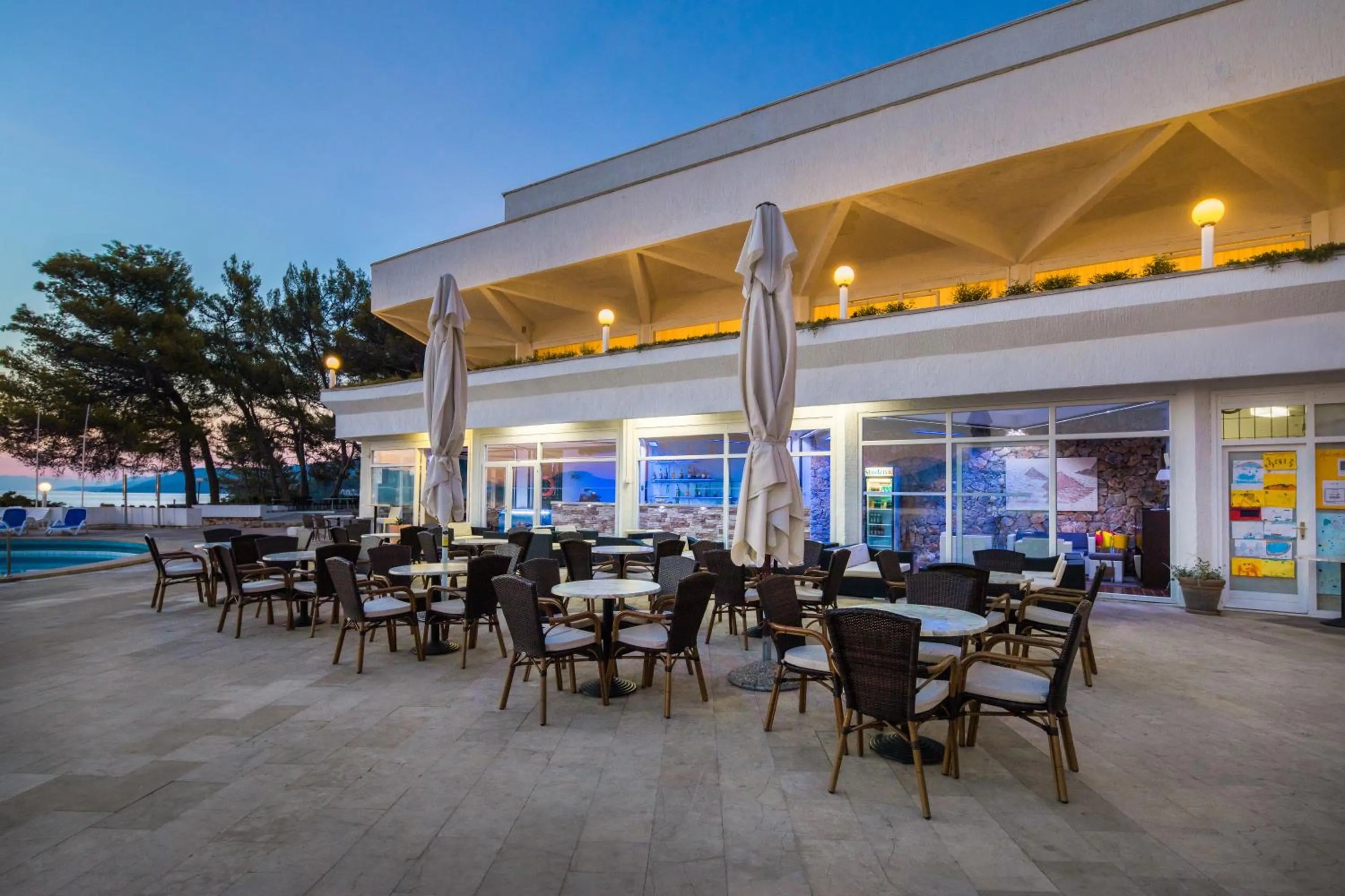Lounge or bar in Fontana Bayside Park