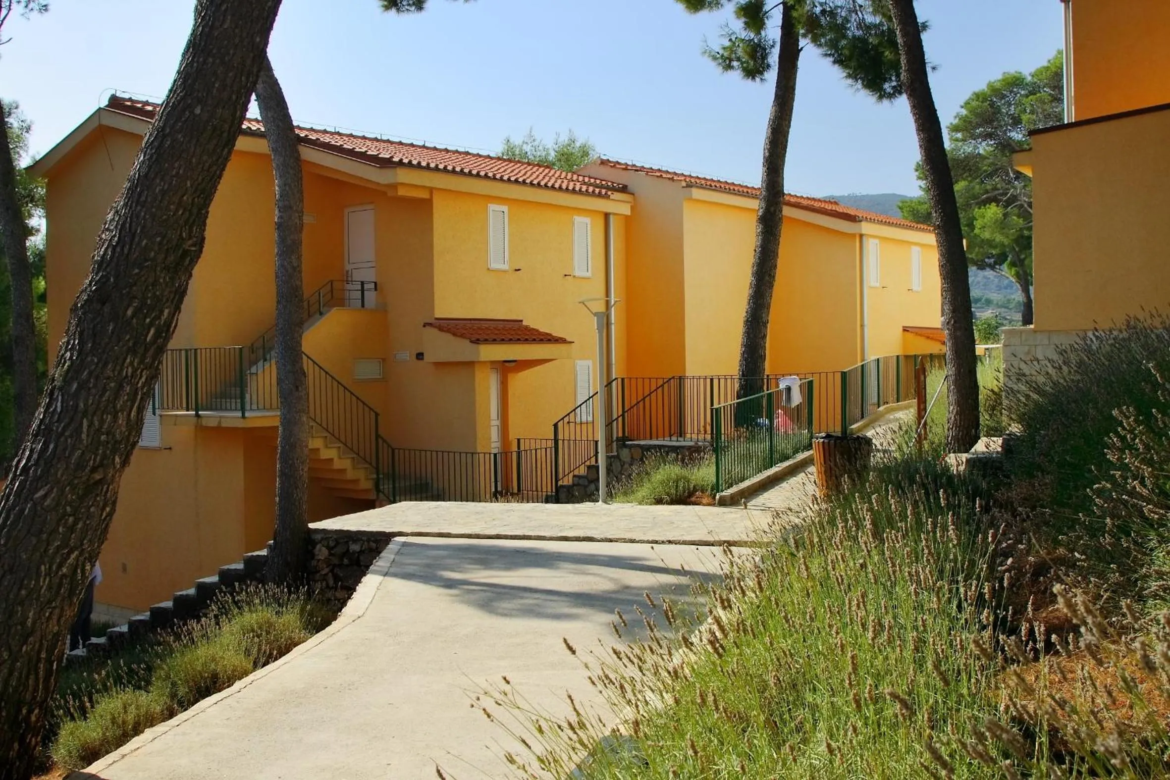 Property building in Fontana Bayside Park