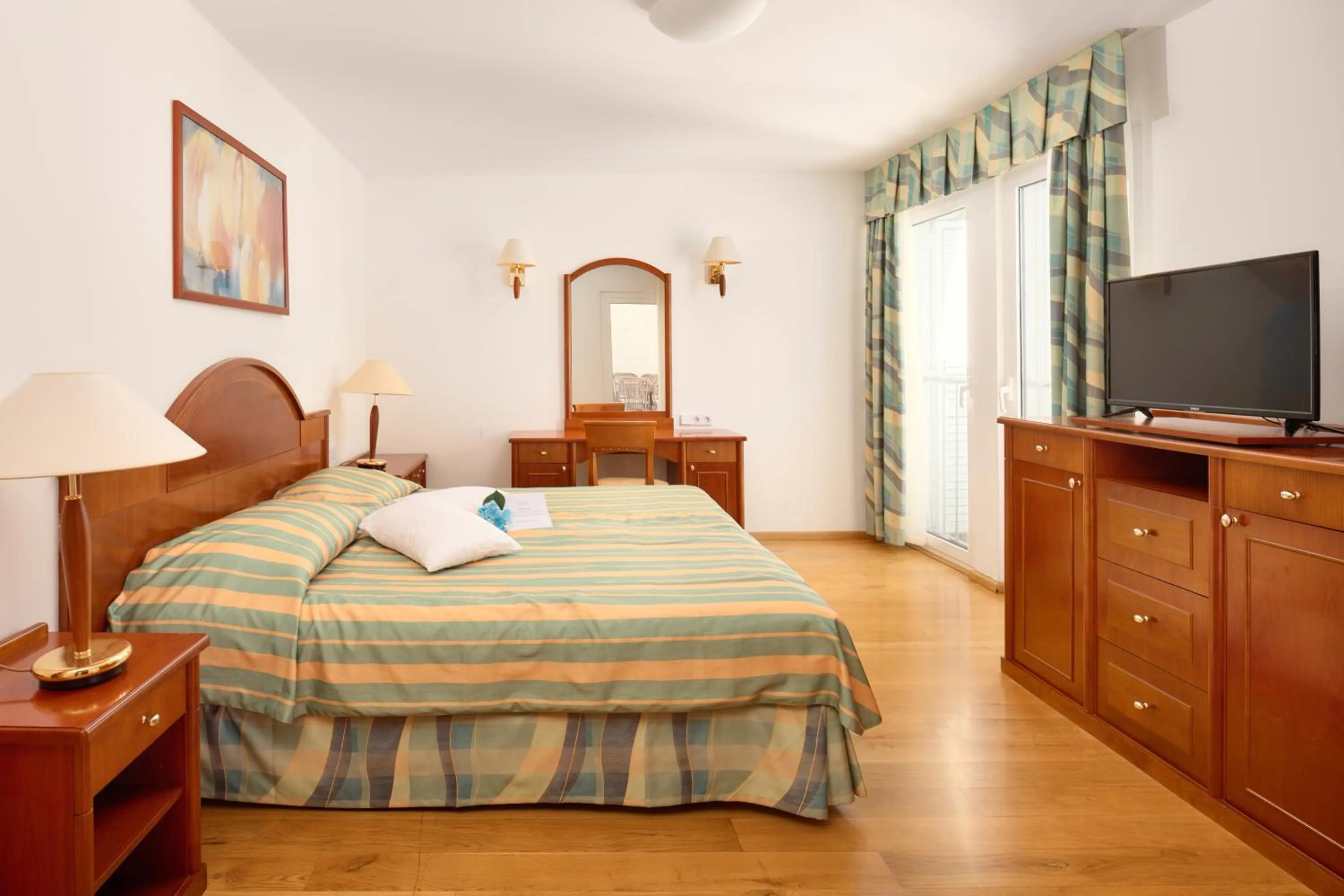 Bed in Fontana Bayside Park