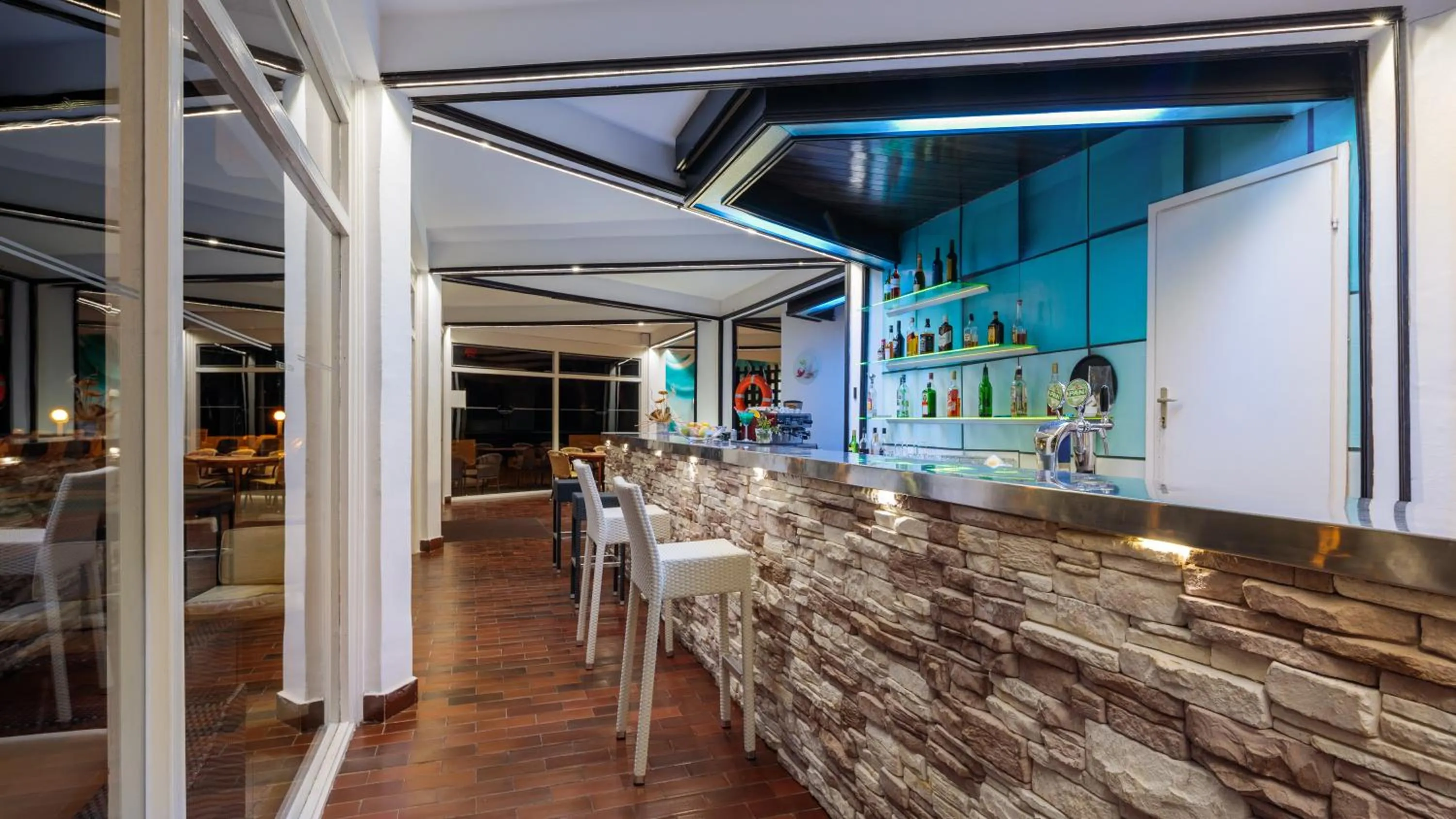 Lounge or bar in Fontana Bayside Park