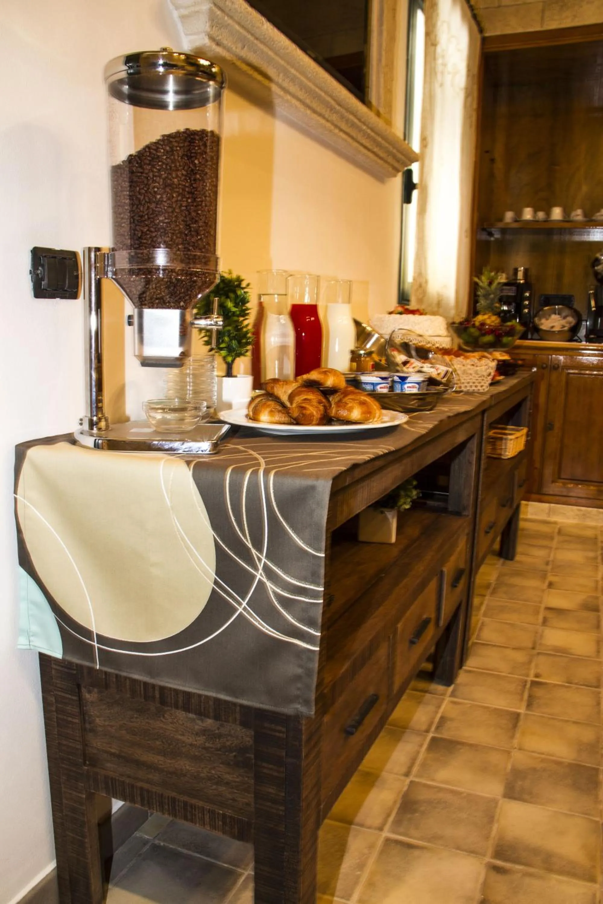 Buffet breakfast in Vicolo del Porto