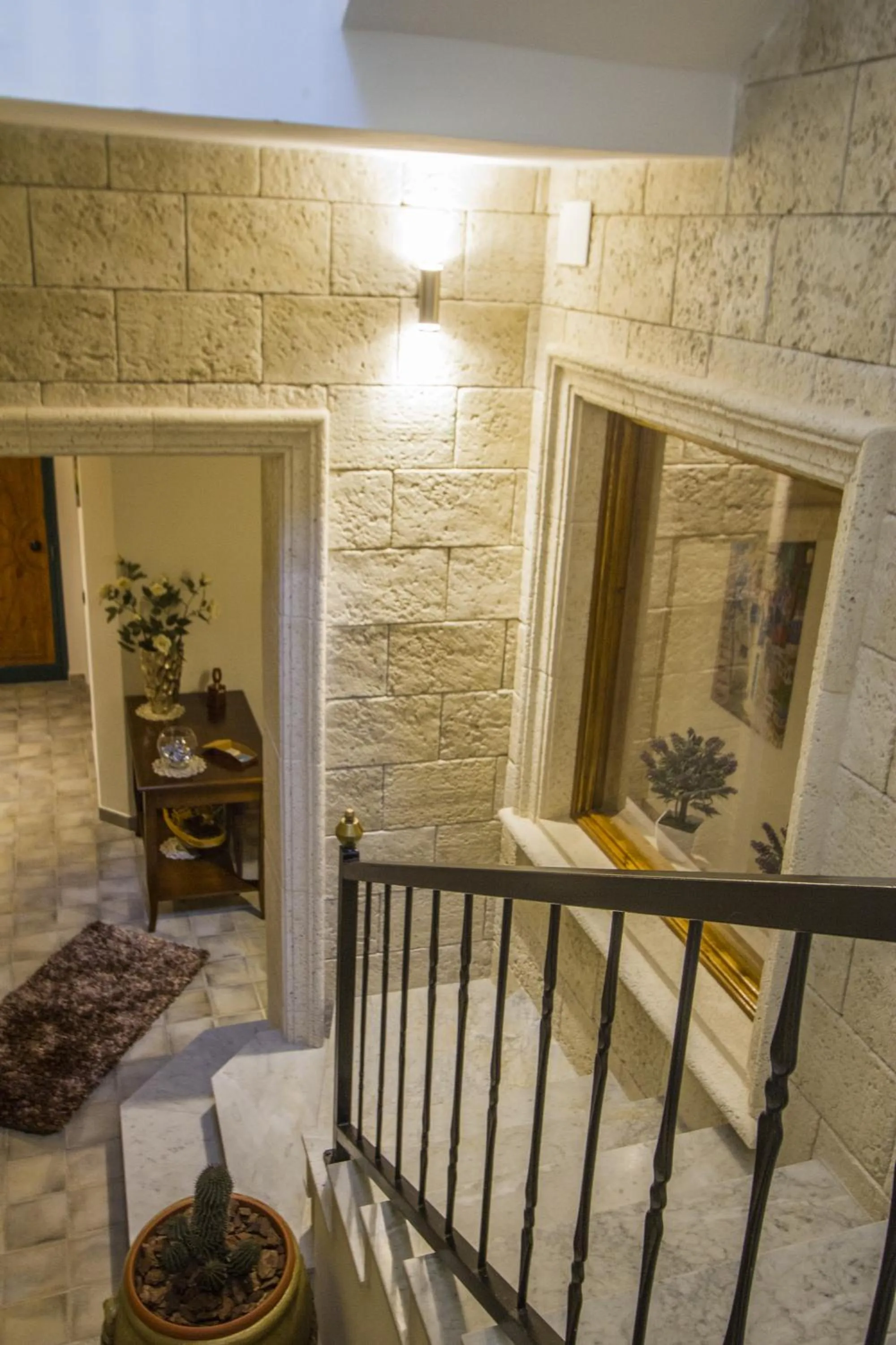 Decorative detail in Vicolo del Porto