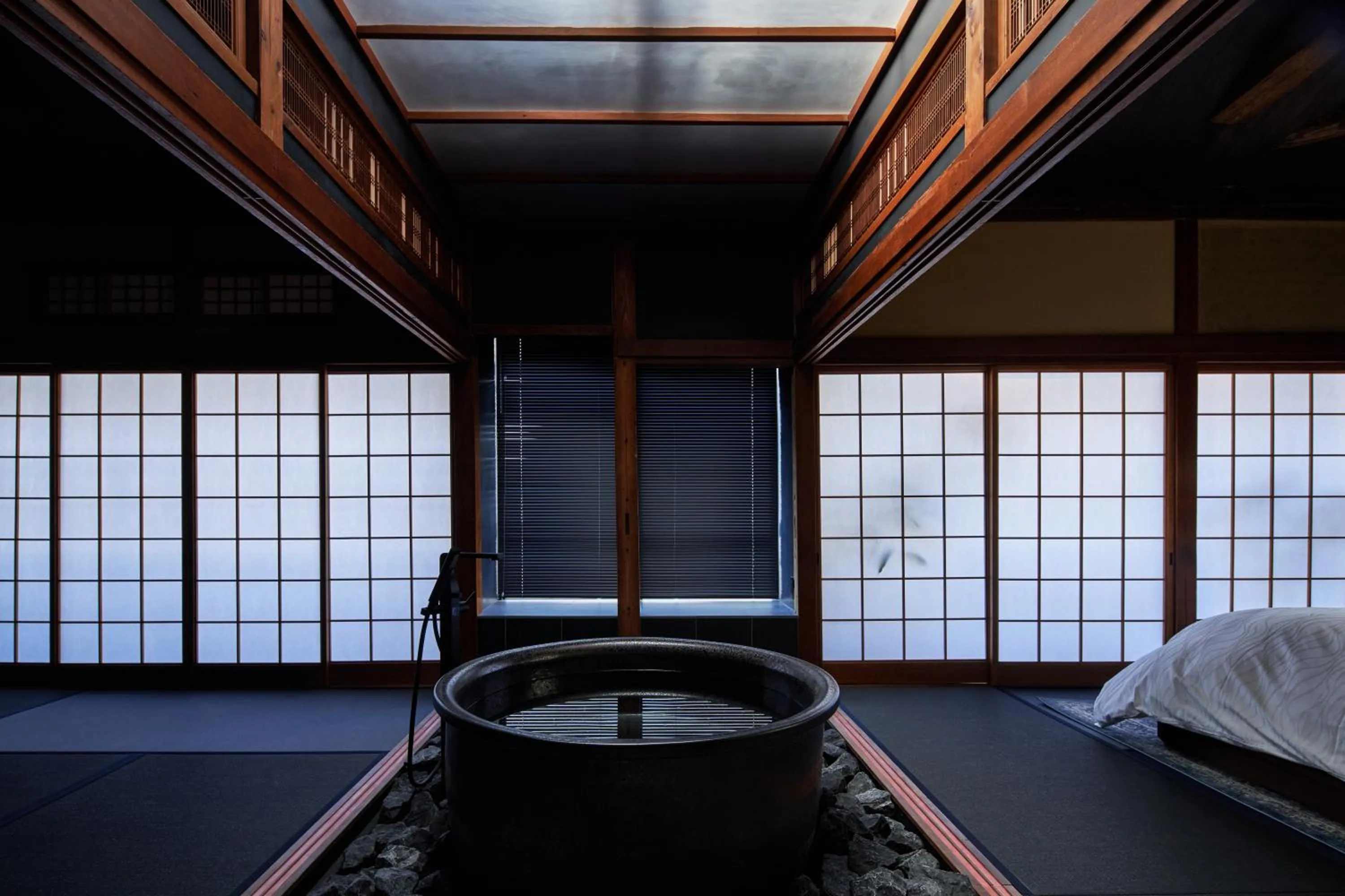 Bed in 城崎温泉 旅館 つばき乃 - Kinosaki Onsen Ryokan Tsubakino