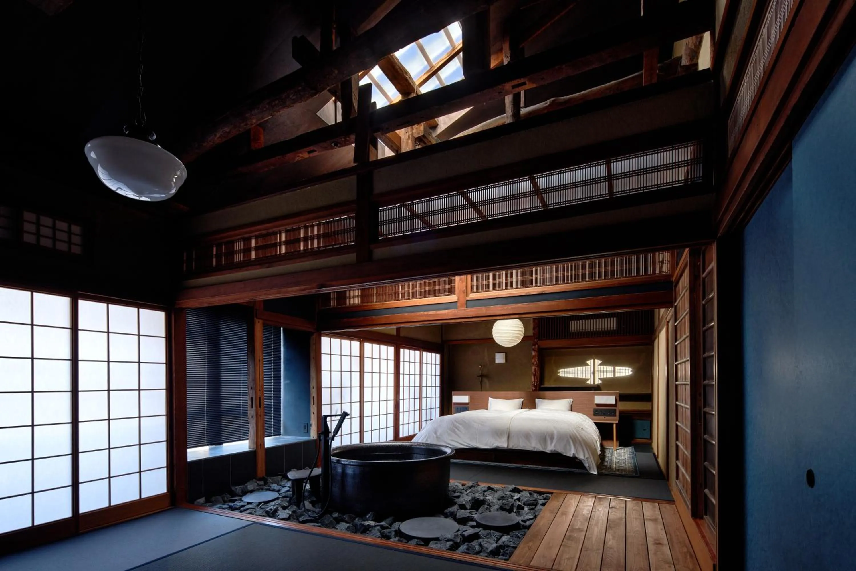 Bed in 城崎温泉 旅館 つばき乃 - Kinosaki Onsen Ryokan Tsubakino