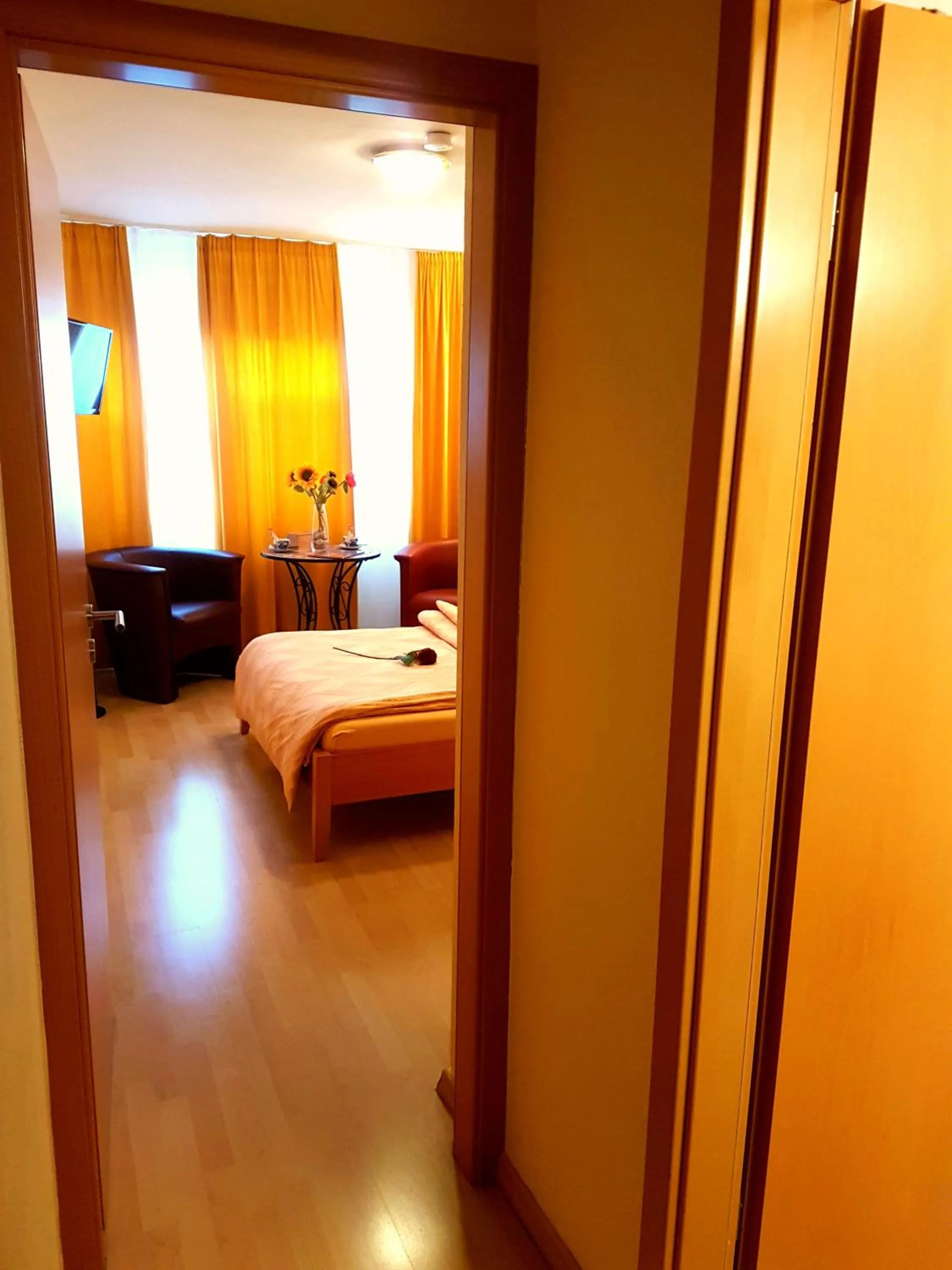 Photo of the whole room, Bed in The Soho Altstadt Relais