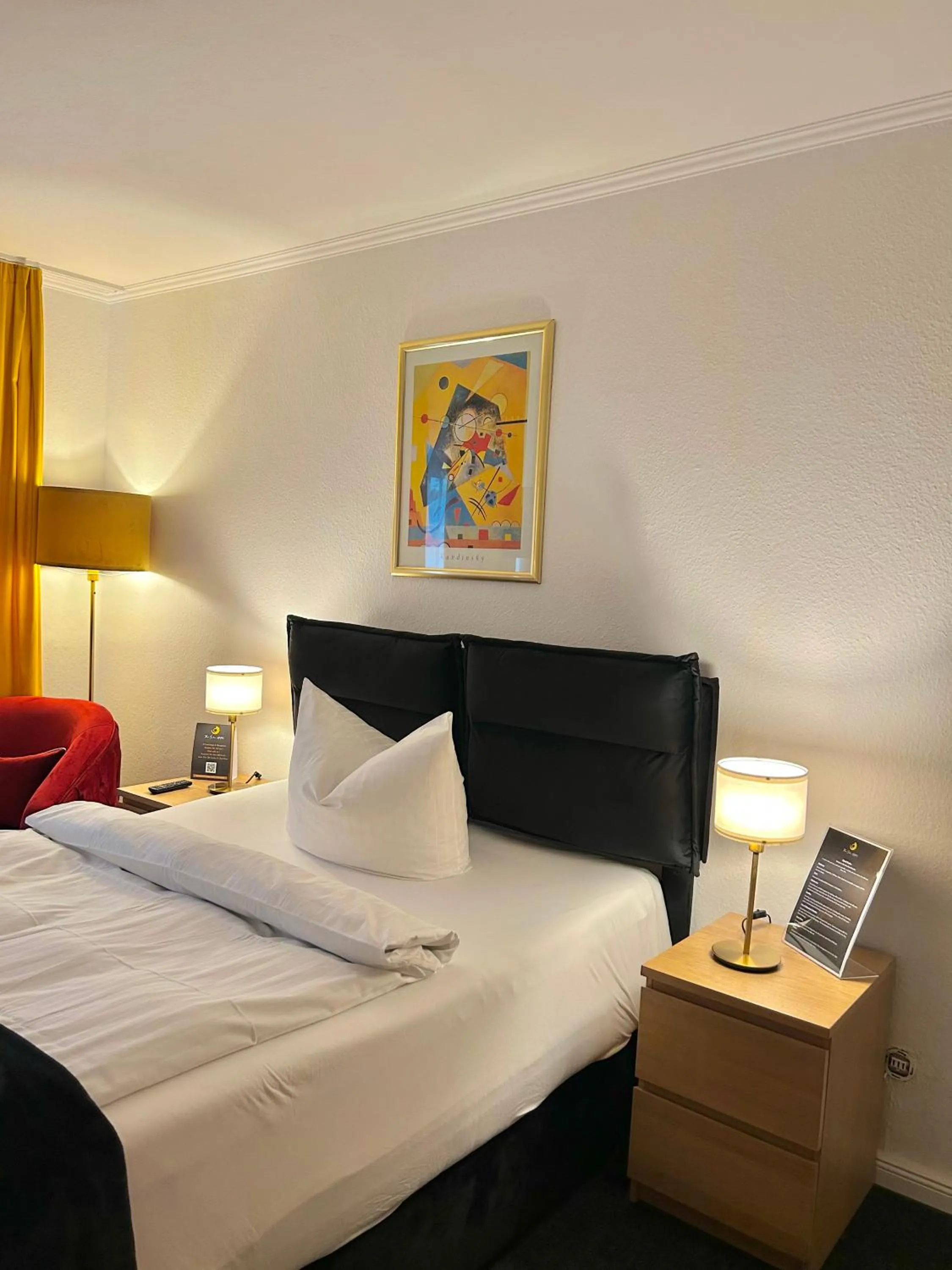 Photo of the whole room, Bed in The Soho Altstadt Relais