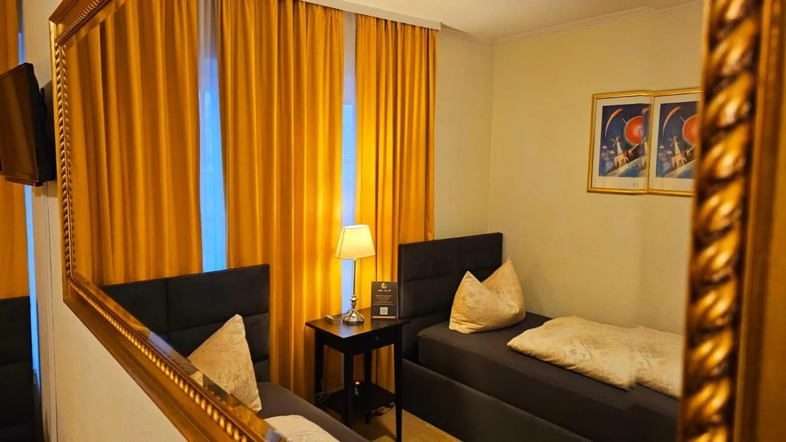 Photo of the whole room, Bed in The Soho Altstadt Relais