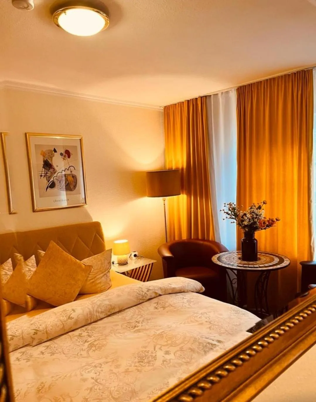 Photo of the whole room, Bed in The Soho Altstadt Relais