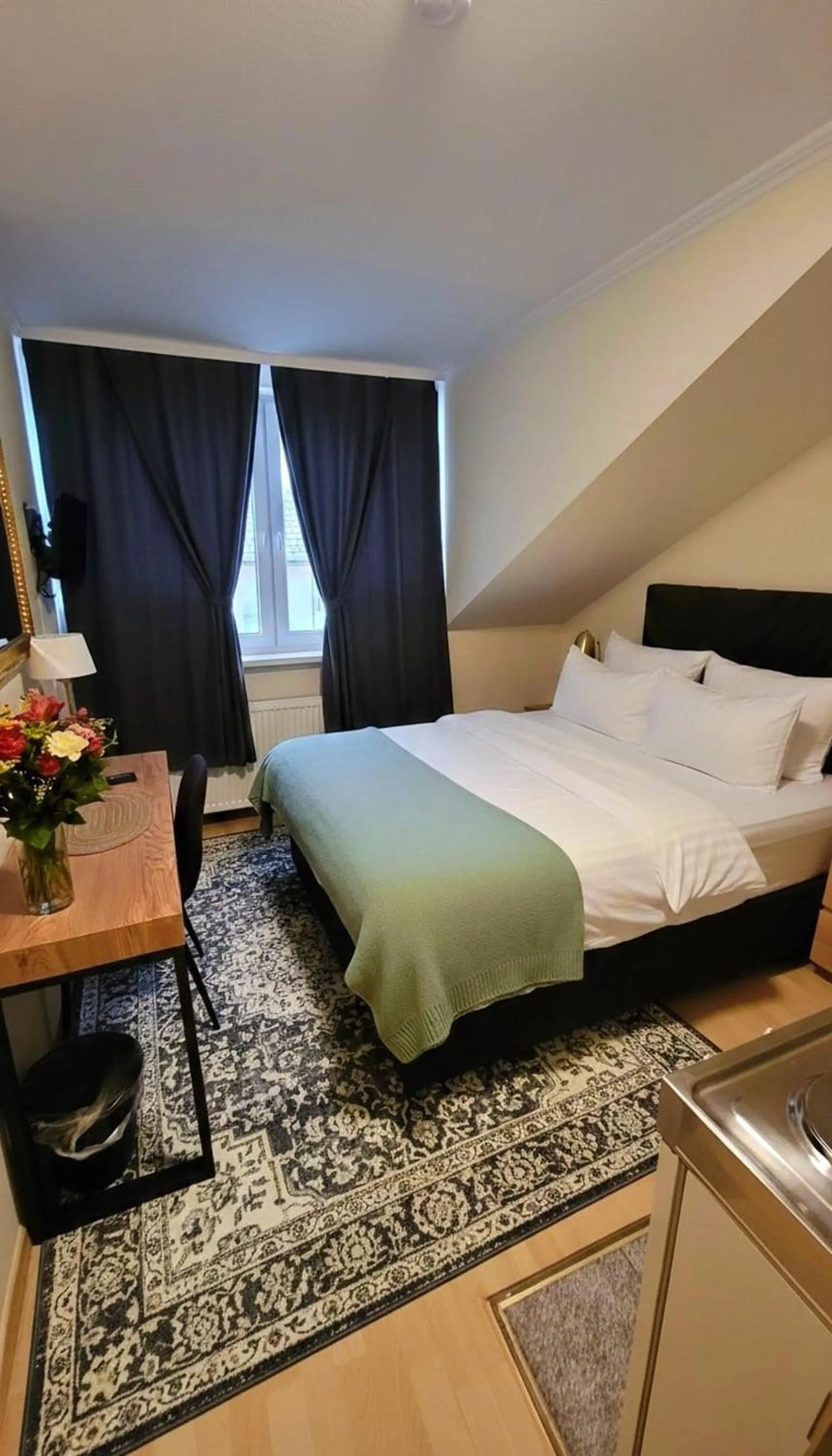 Photo of the whole room, Bed in The Soho Altstadt Relais