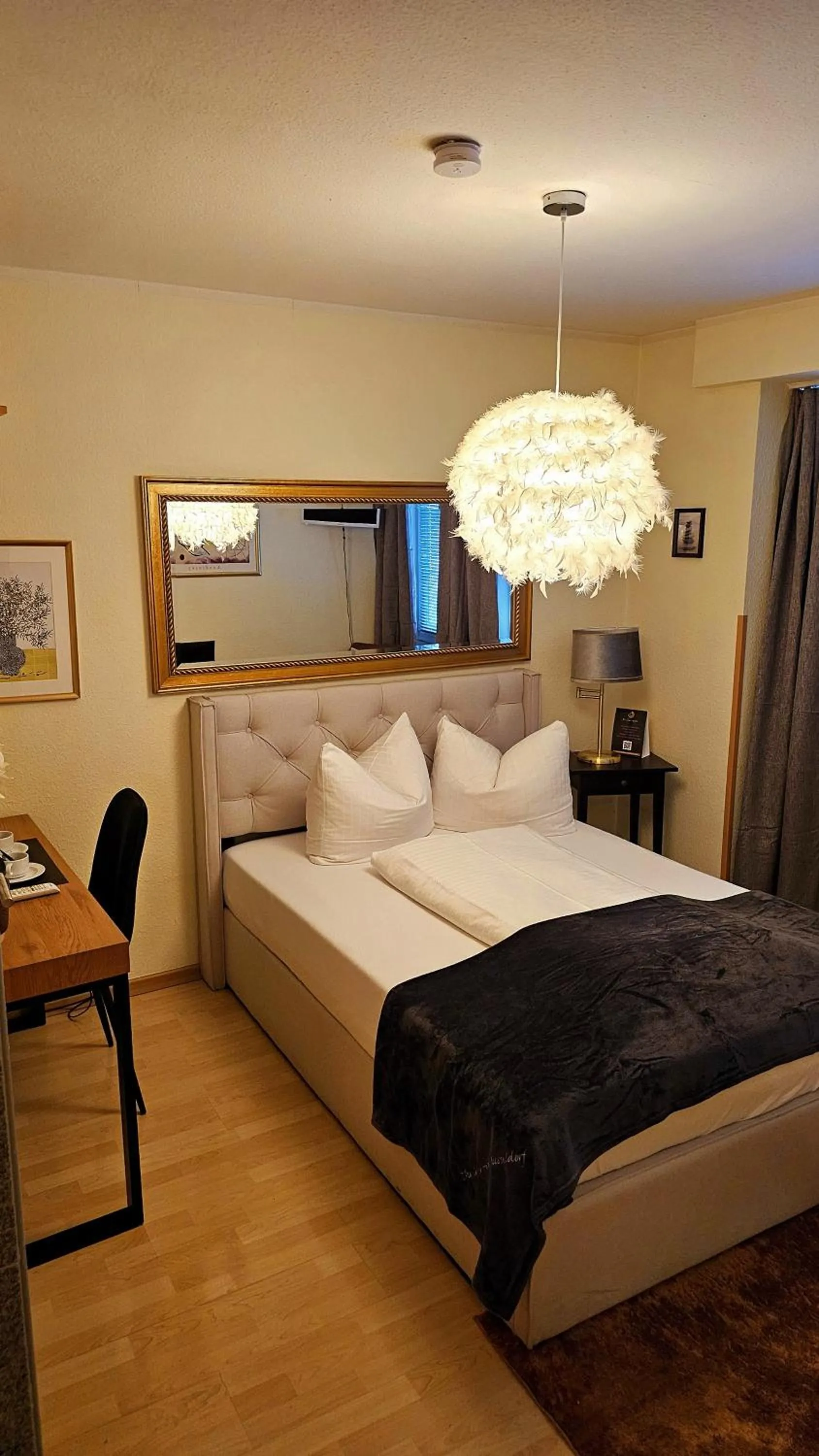 Photo of the whole room, Bed in The Soho Altstadt Relais