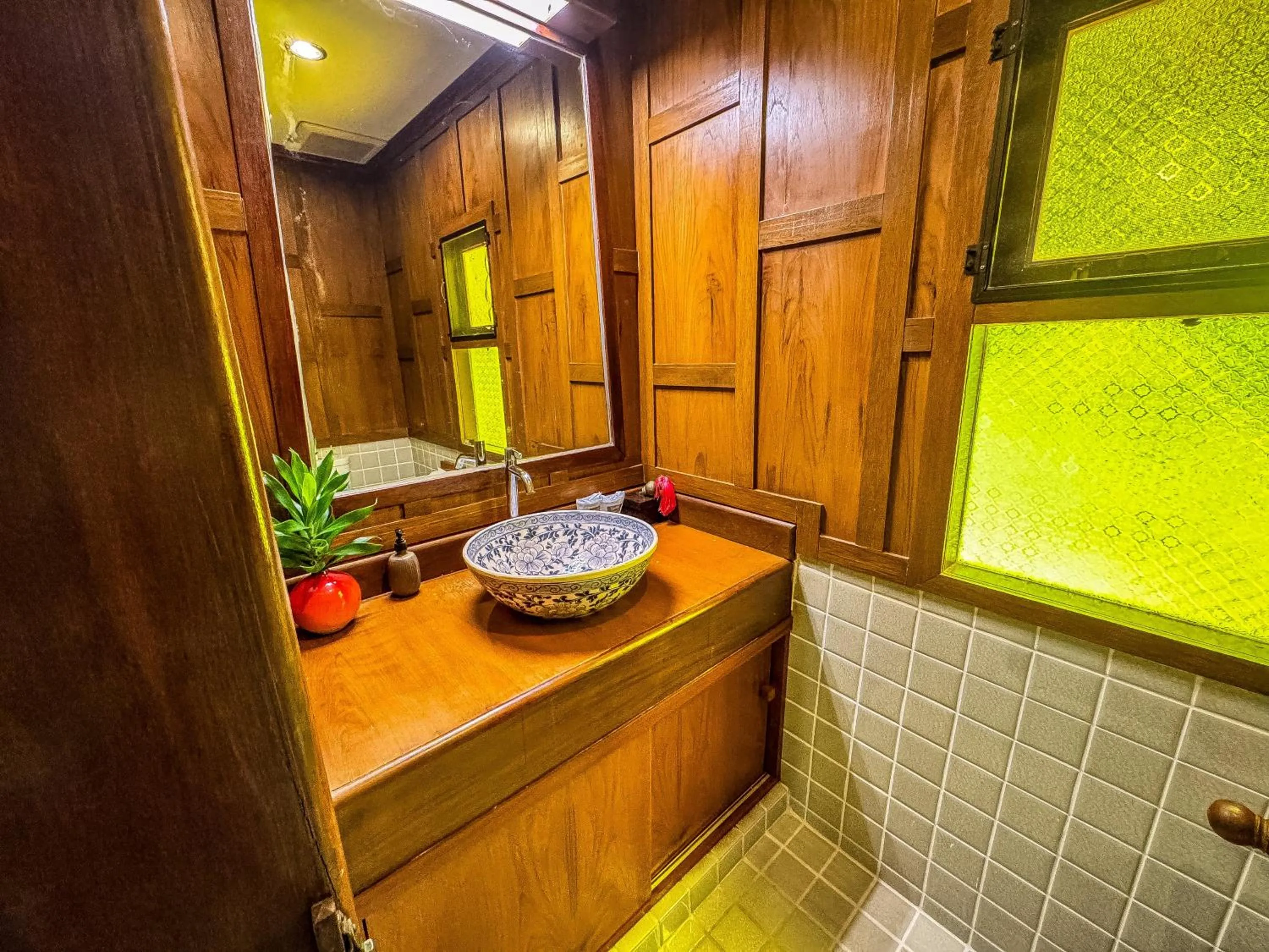 Toilet in Baan Thai Lanta Resort