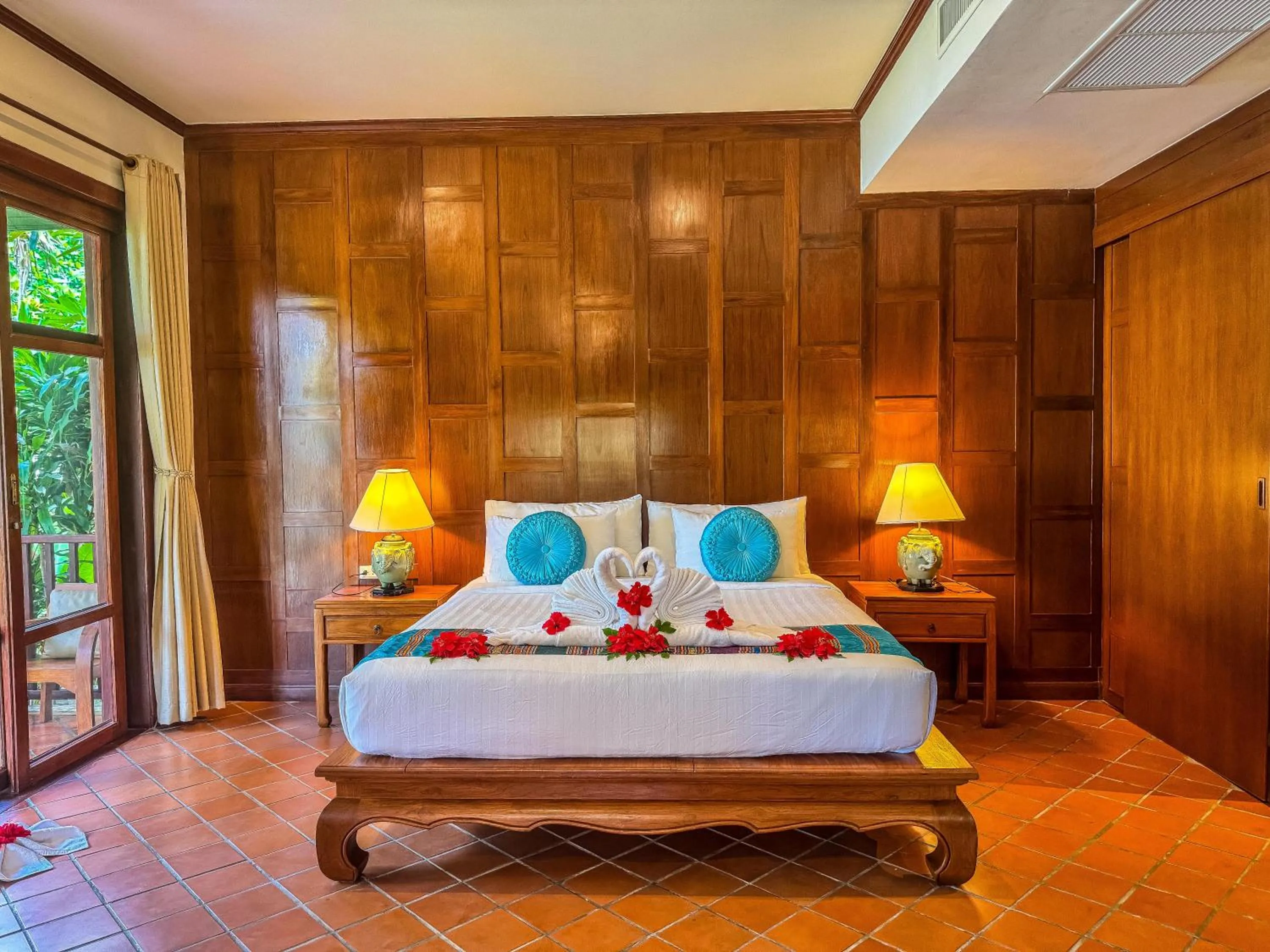 Bed in Baan Thai Lanta Resort