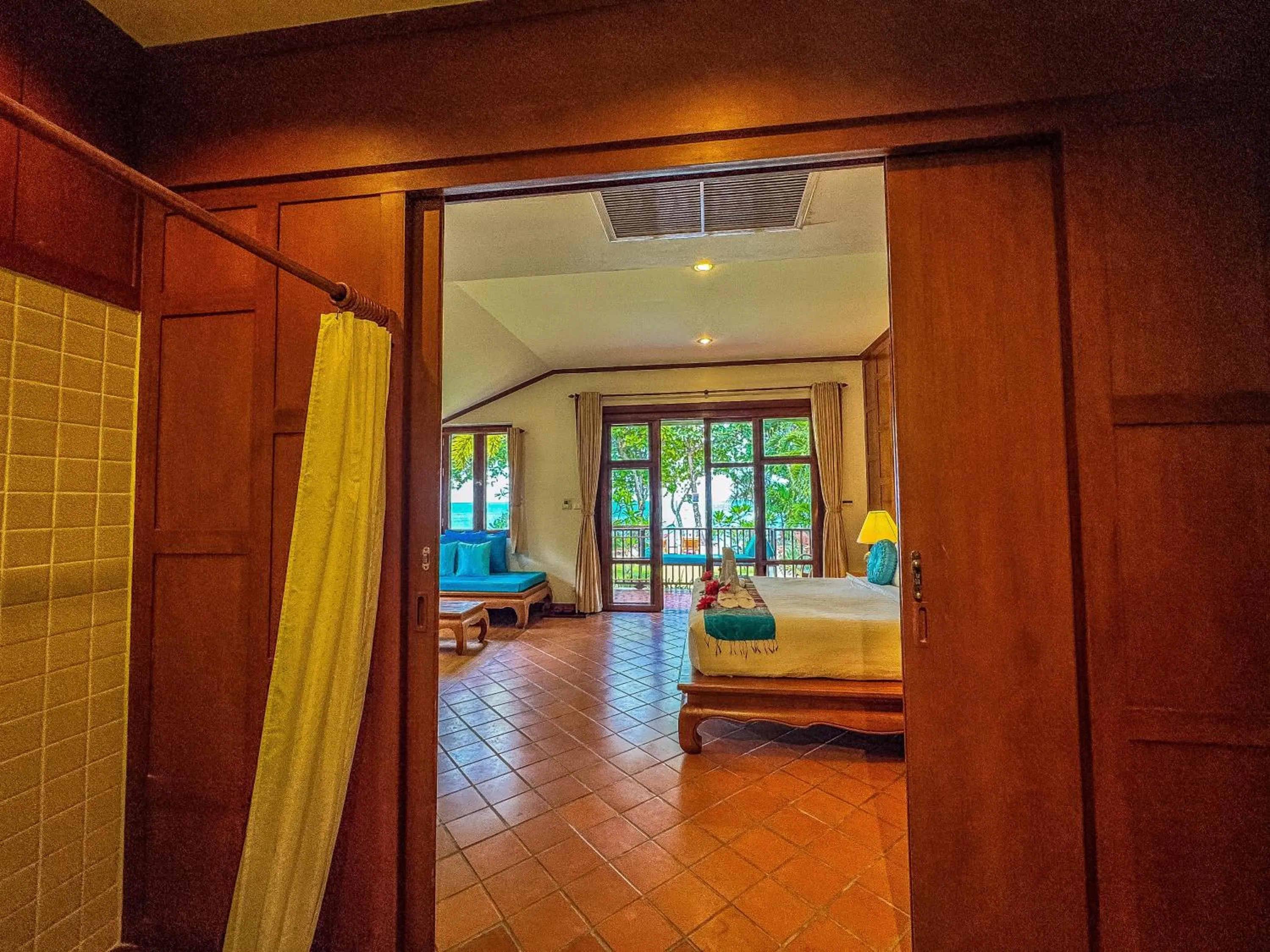 Photo of the whole room, Bed in Baan Thai Lanta Resort