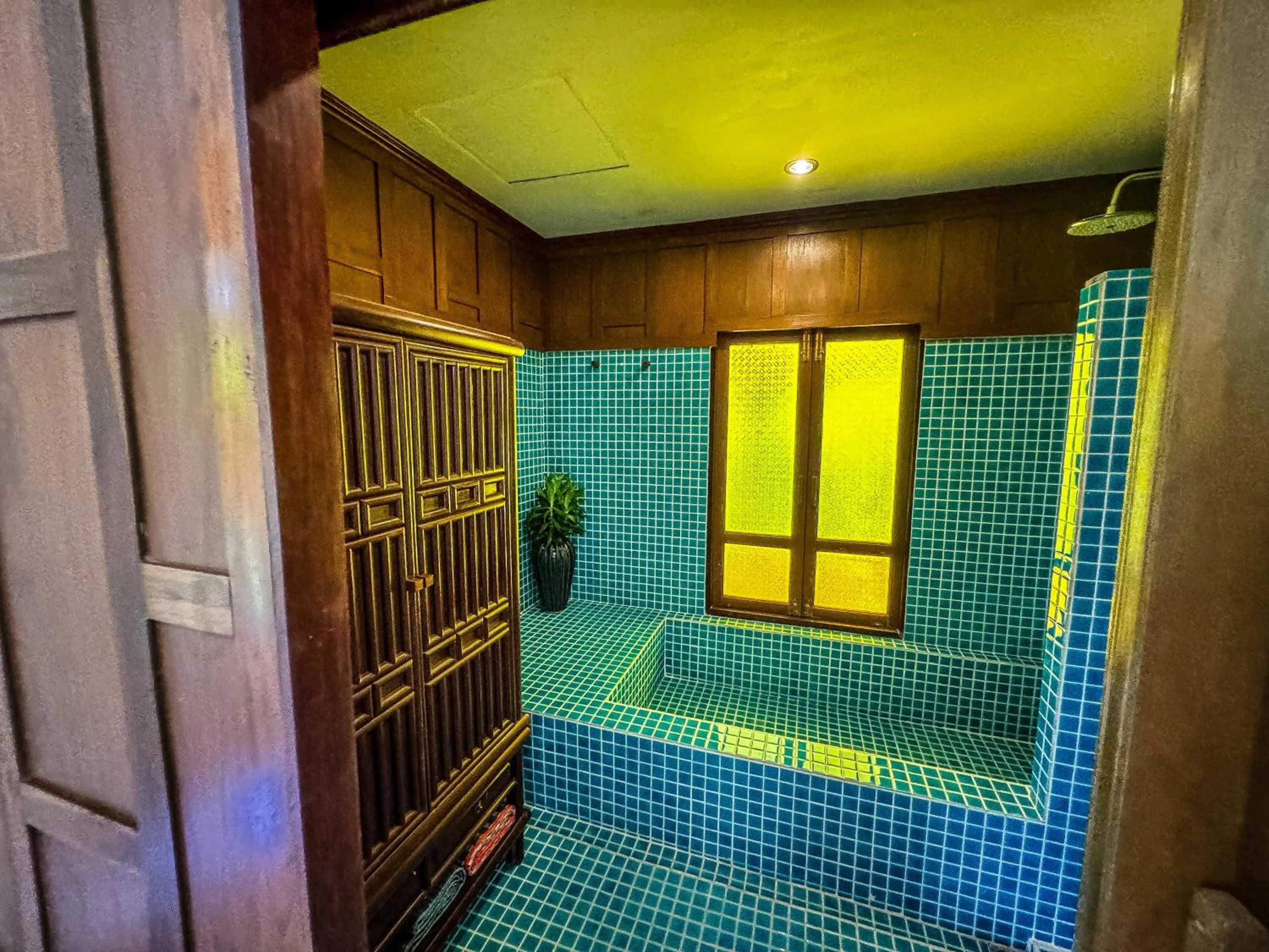 Bath in Baan Thai Lanta Resort