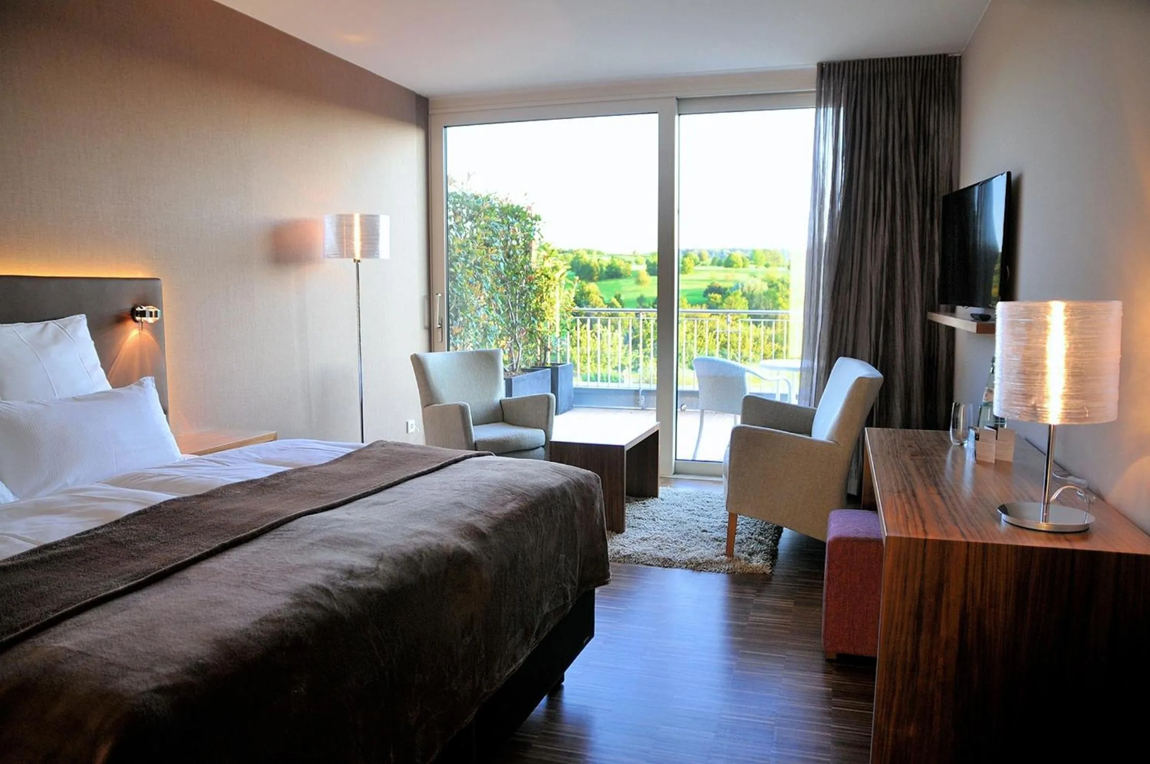 Photo of the whole room, Bed in Heitlinger Hof