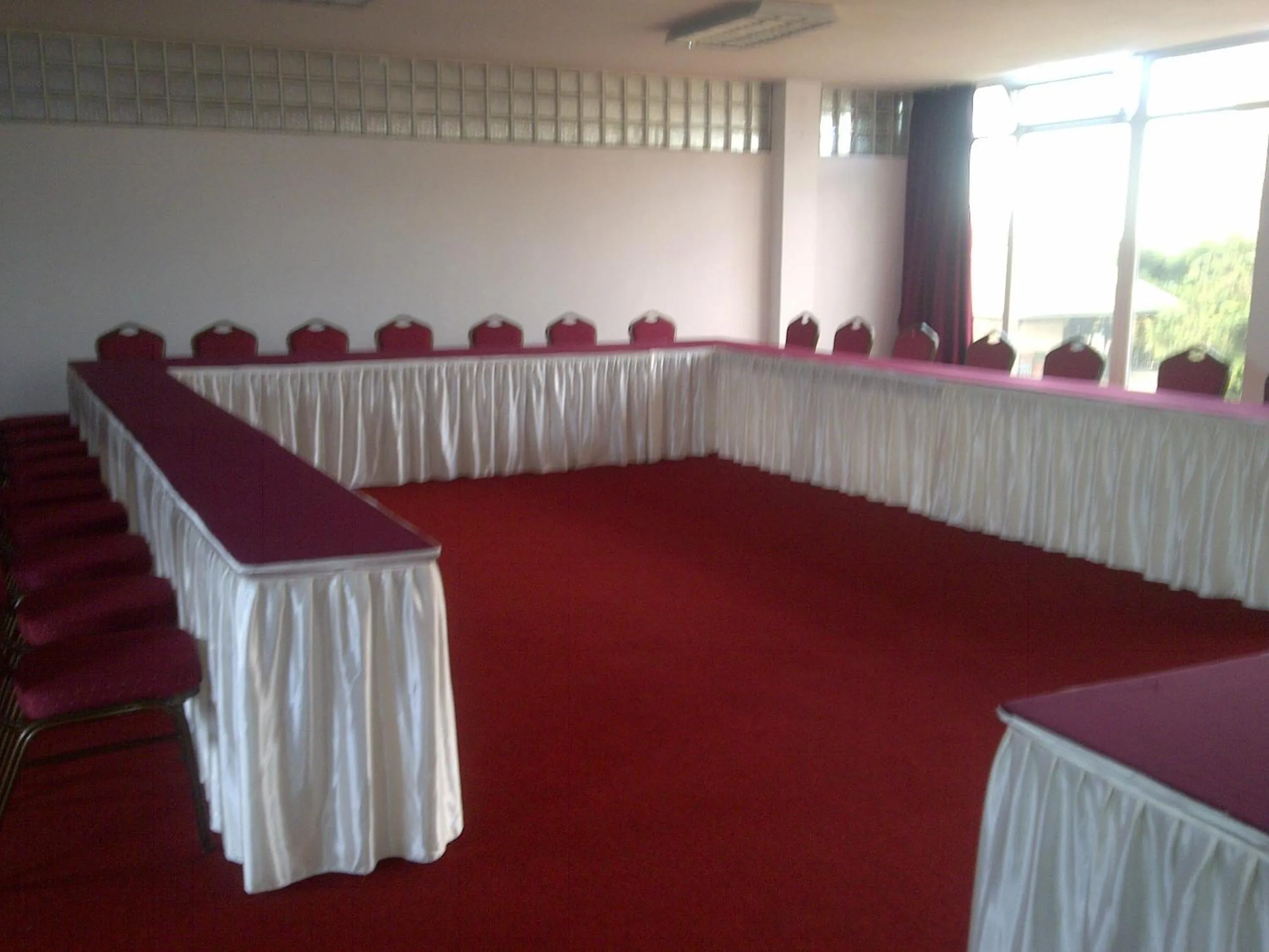 Business facilities in Pensao Martins