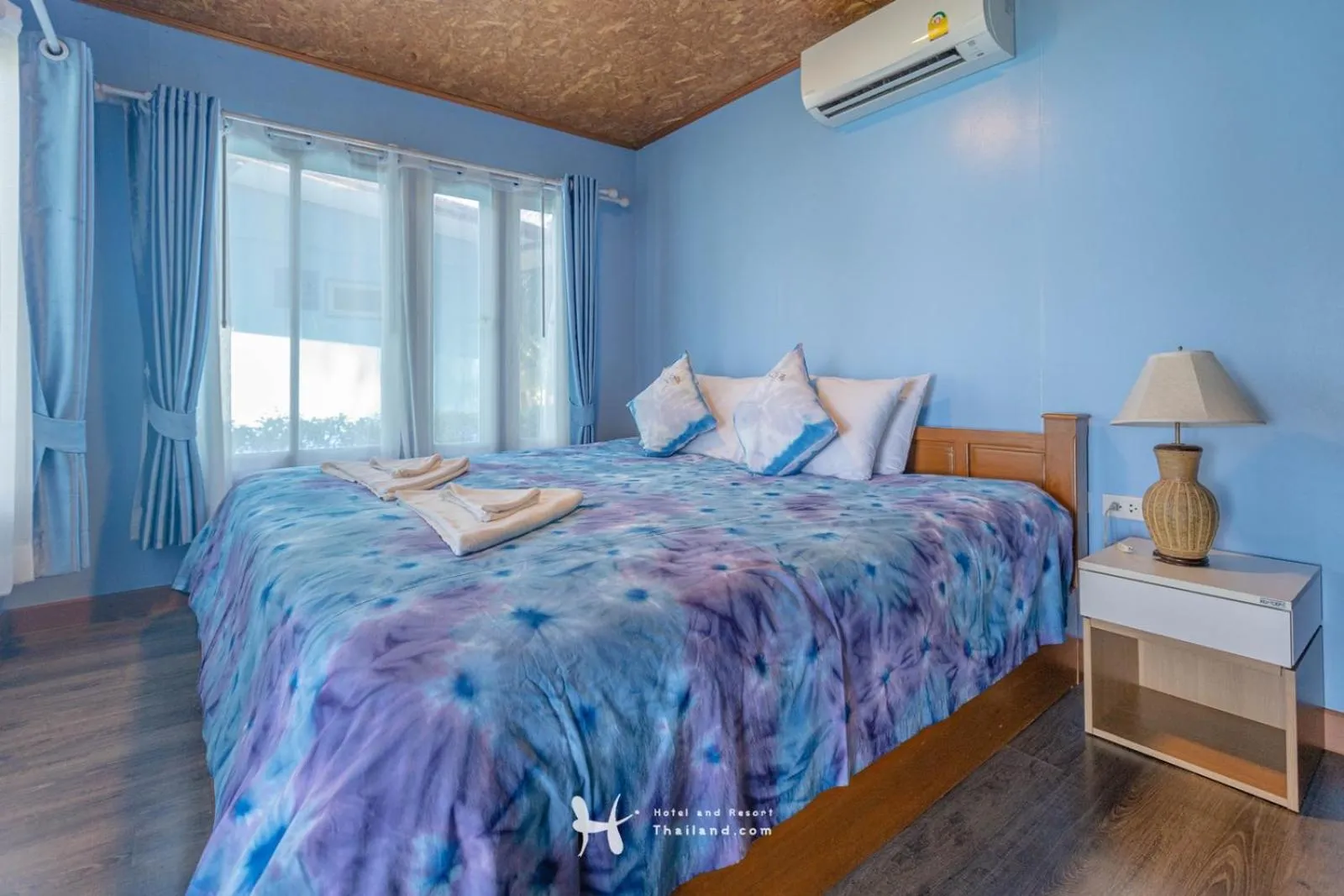 Photo of the whole room, Bed in Seafar Resort