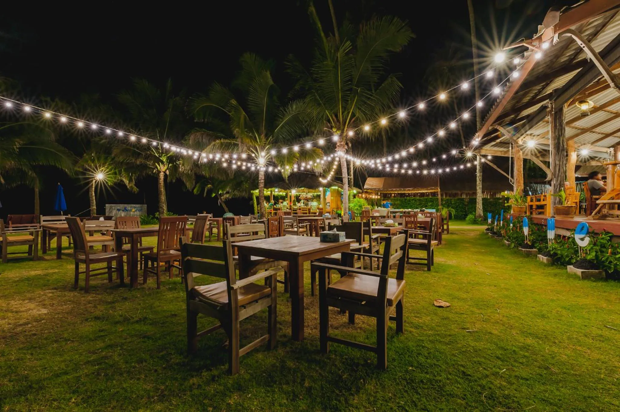 Restaurant/places to eat in Seafar Resort