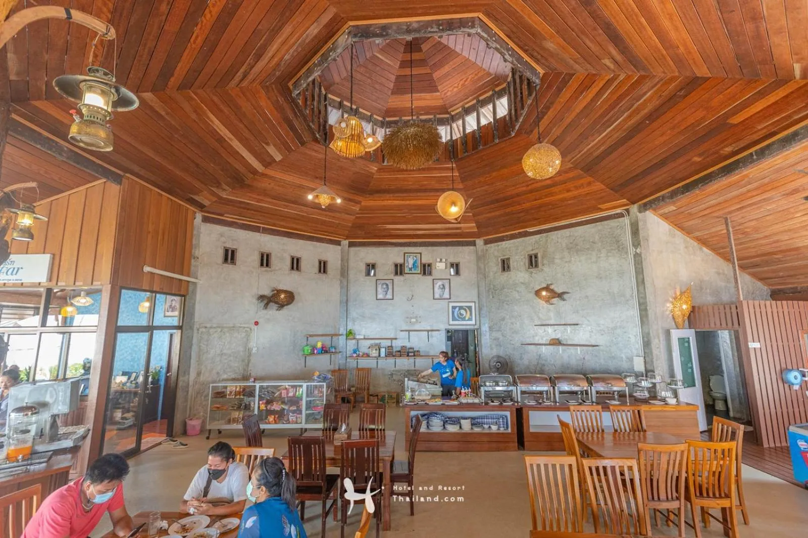 Restaurant/places to eat in Seafar Resort