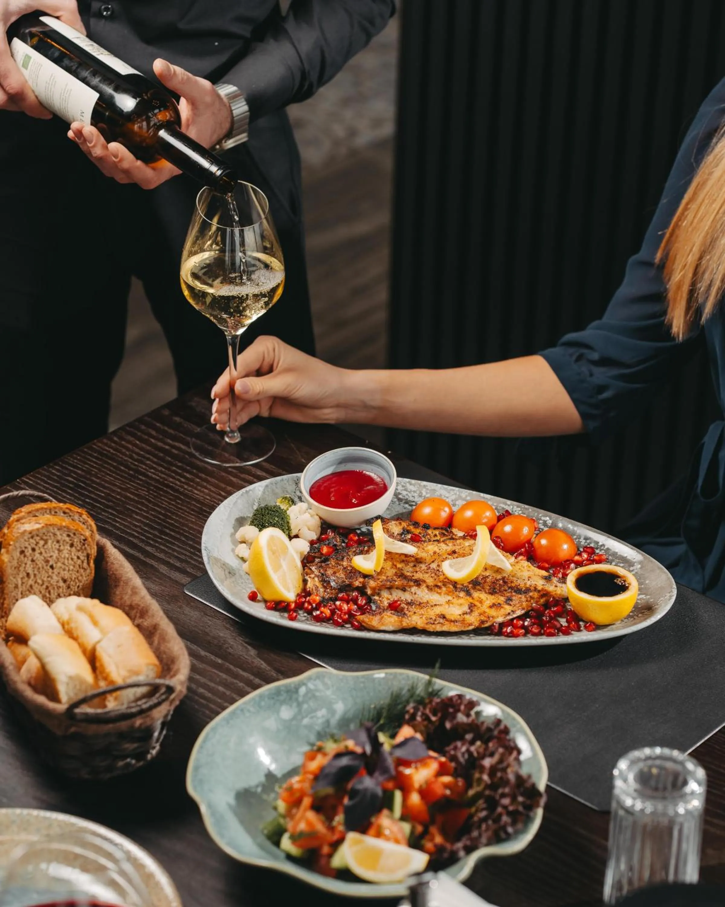 Restaurant/places to eat in Port Marine Hotel By HOLLYWOOD