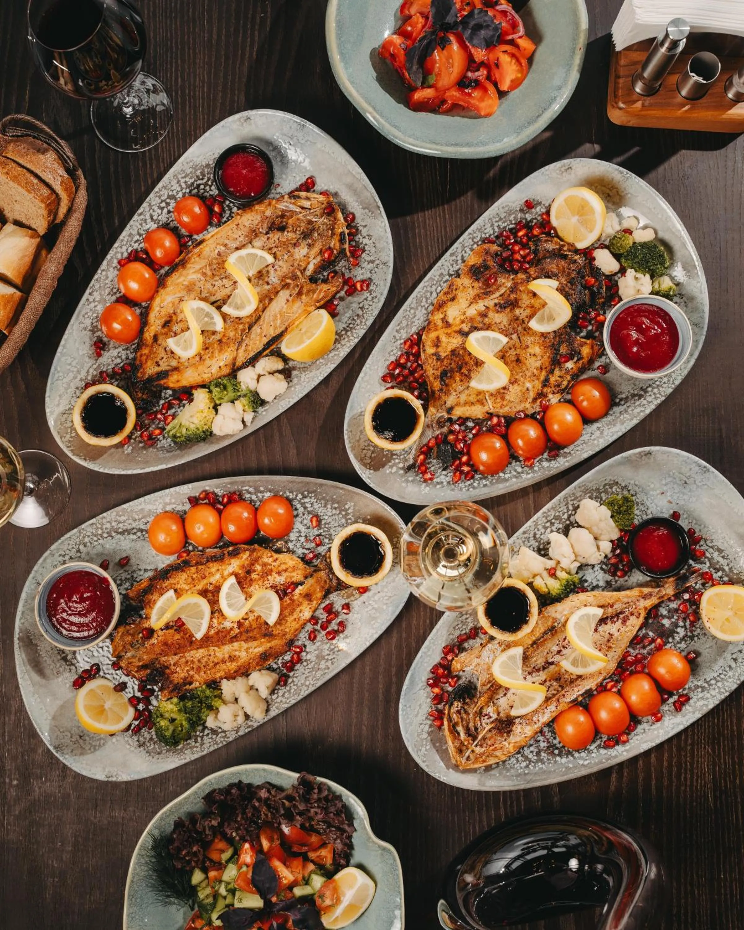 Restaurant/places to eat in Port Marine Hotel By HOLLYWOOD