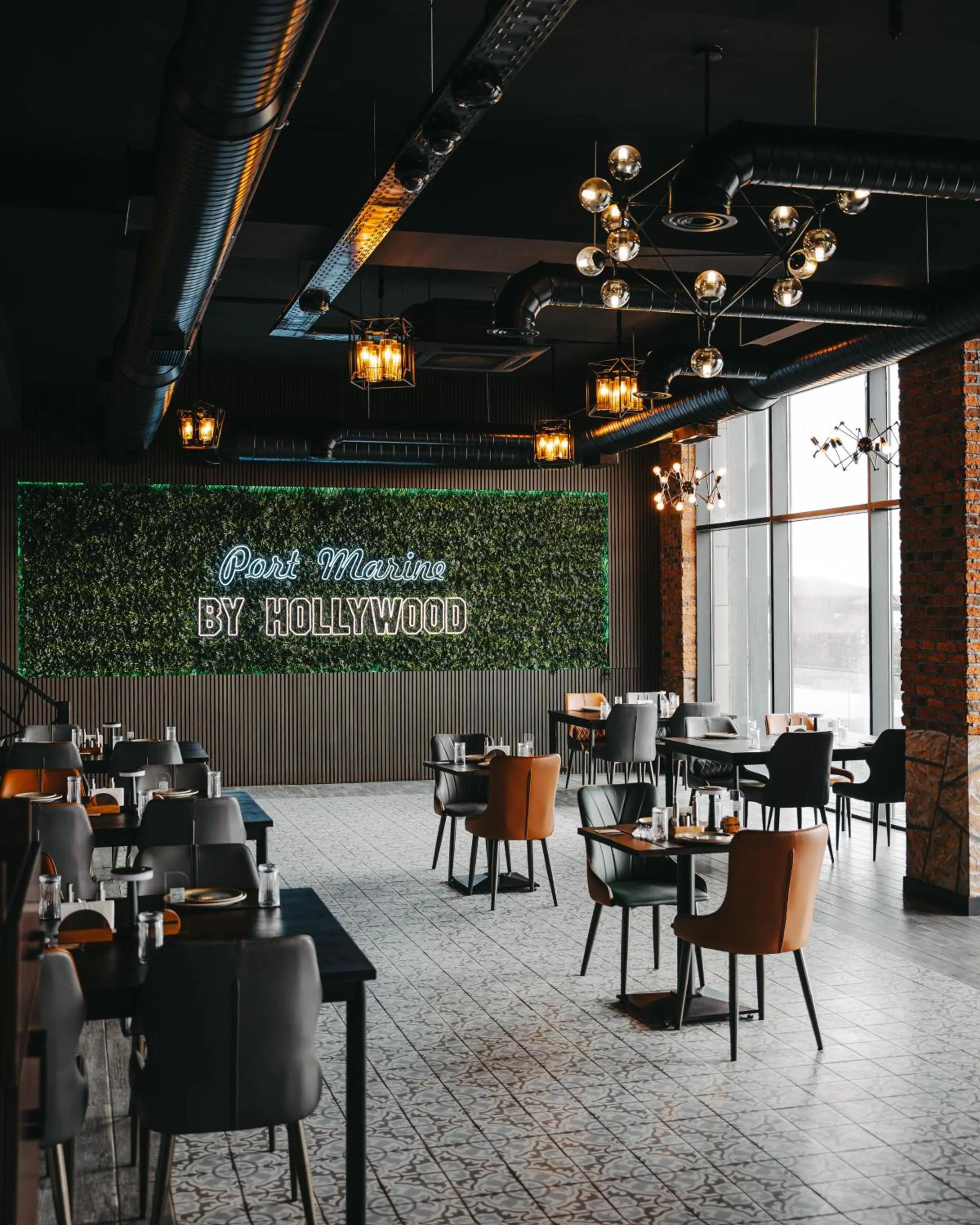 Restaurant/places to eat in Port Marine Hotel By HOLLYWOOD