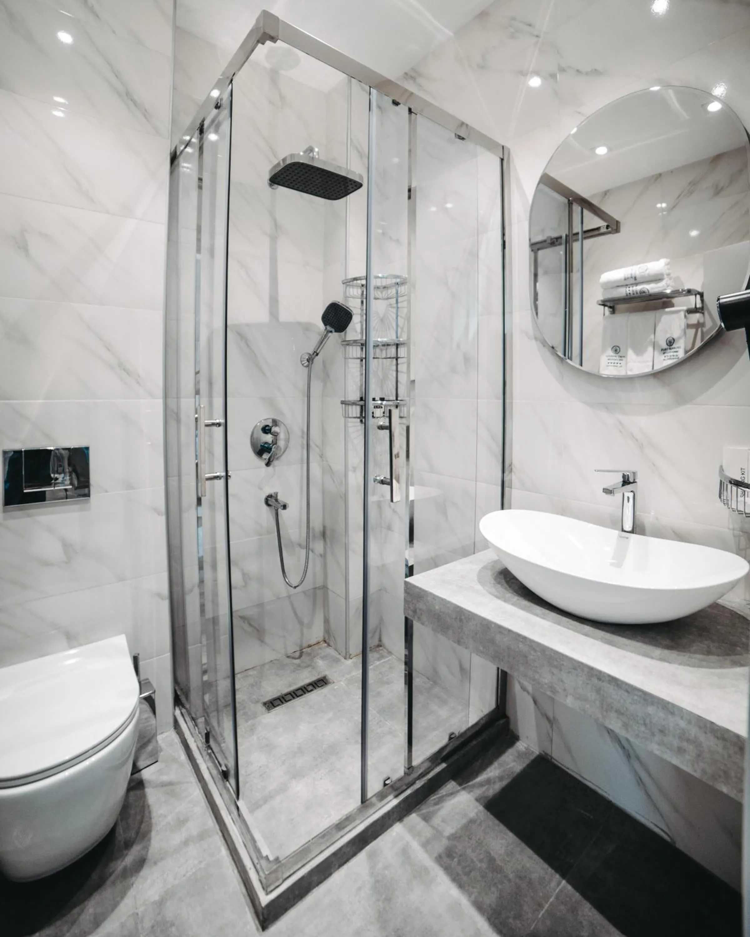 Shower in Port Marine Hotel By HOLLYWOOD