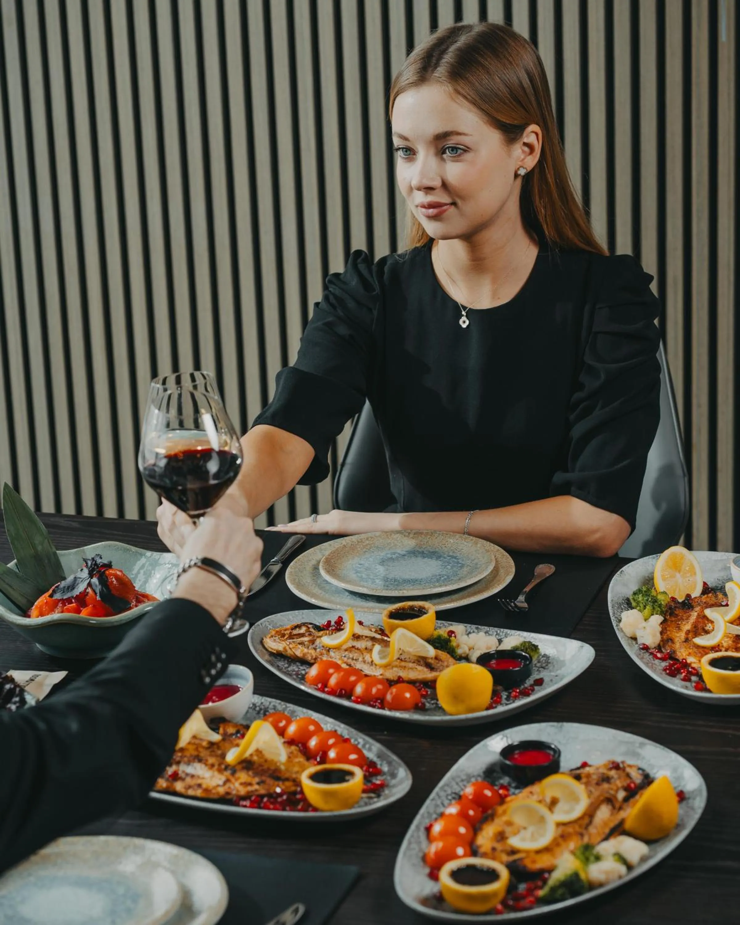 Restaurant/places to eat in Port Marine Hotel By HOLLYWOOD