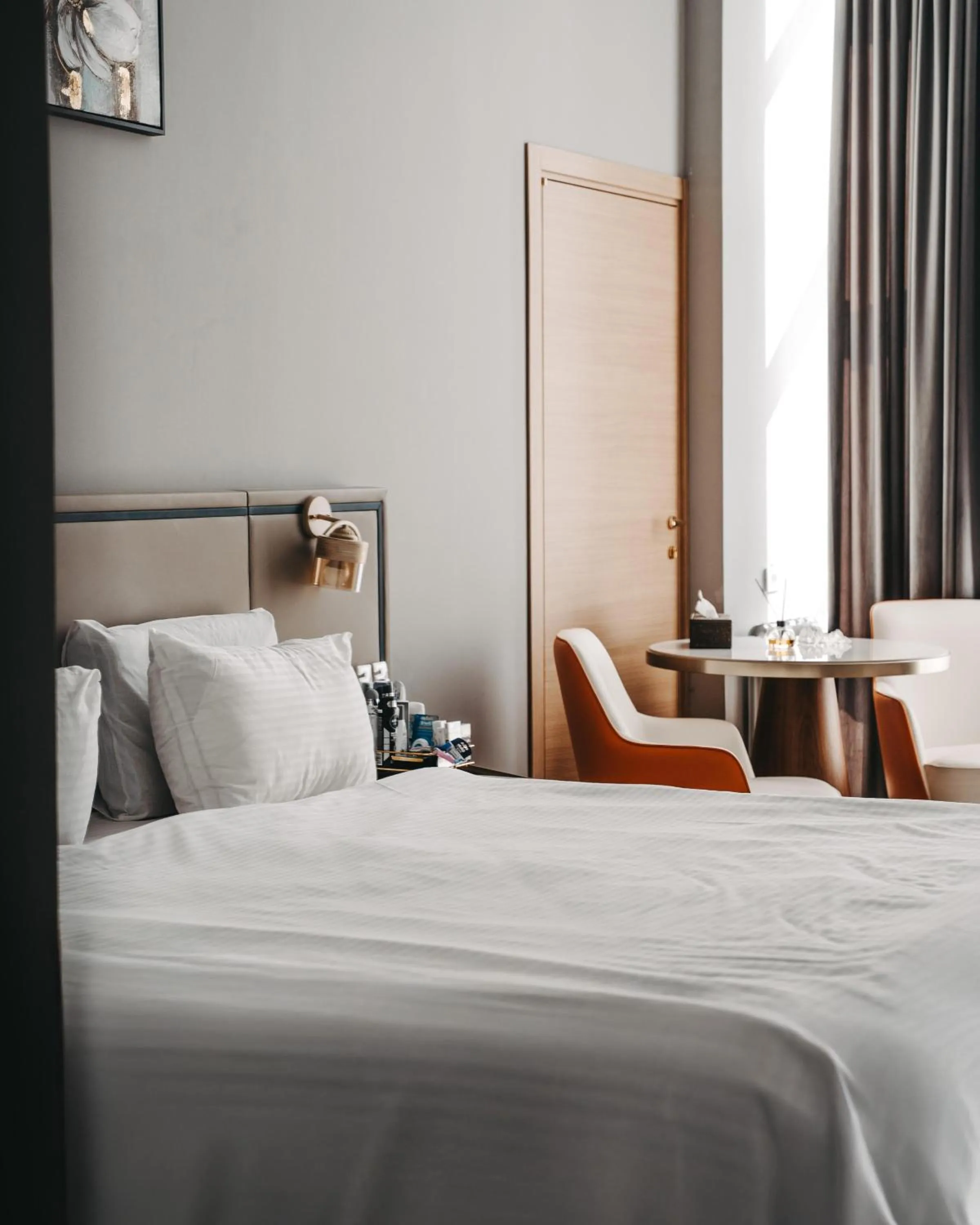 Bedroom, Bed in Port Marine Hotel By HOLLYWOOD