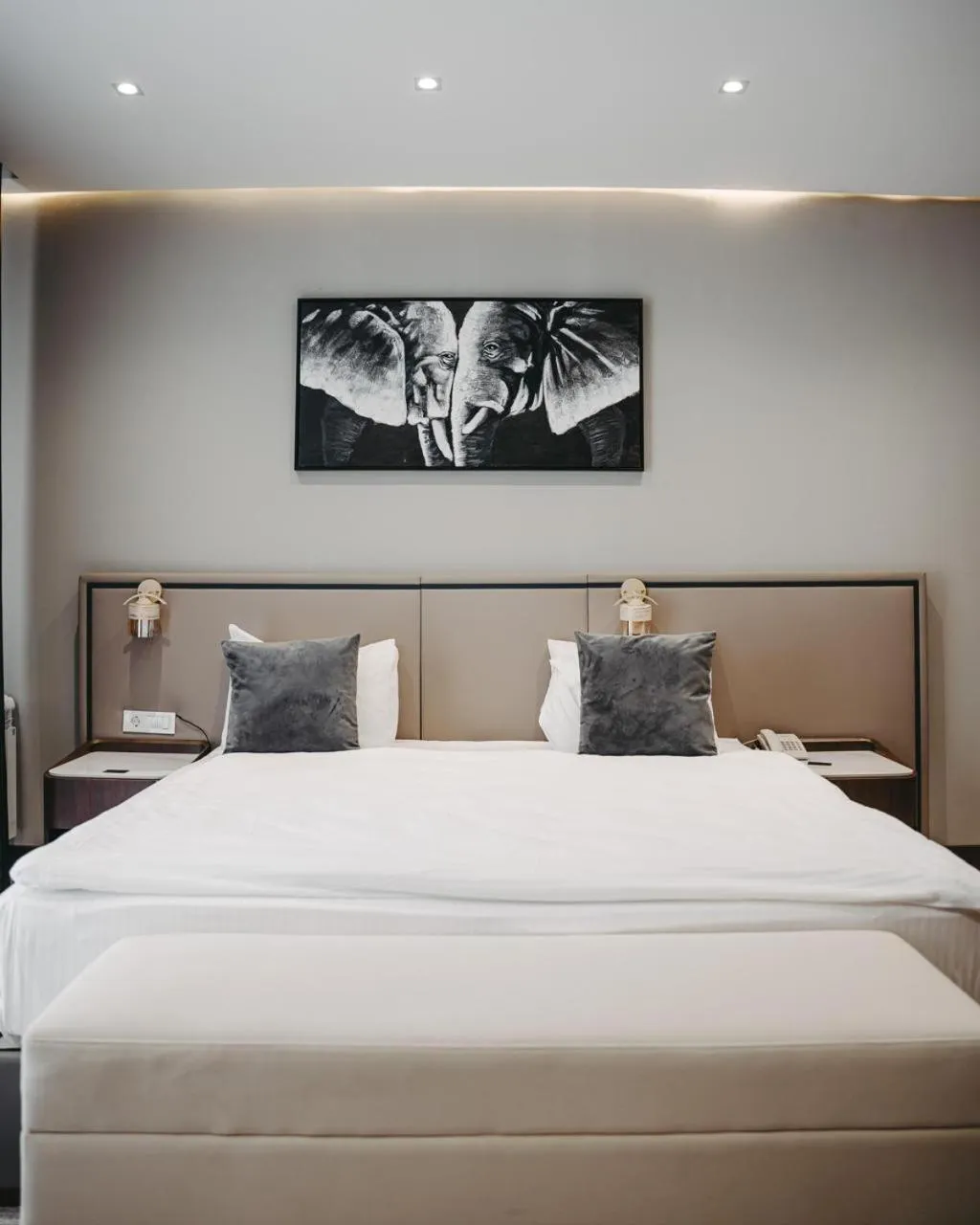 Bedroom, Bed in Port Marine Hotel By HOLLYWOOD