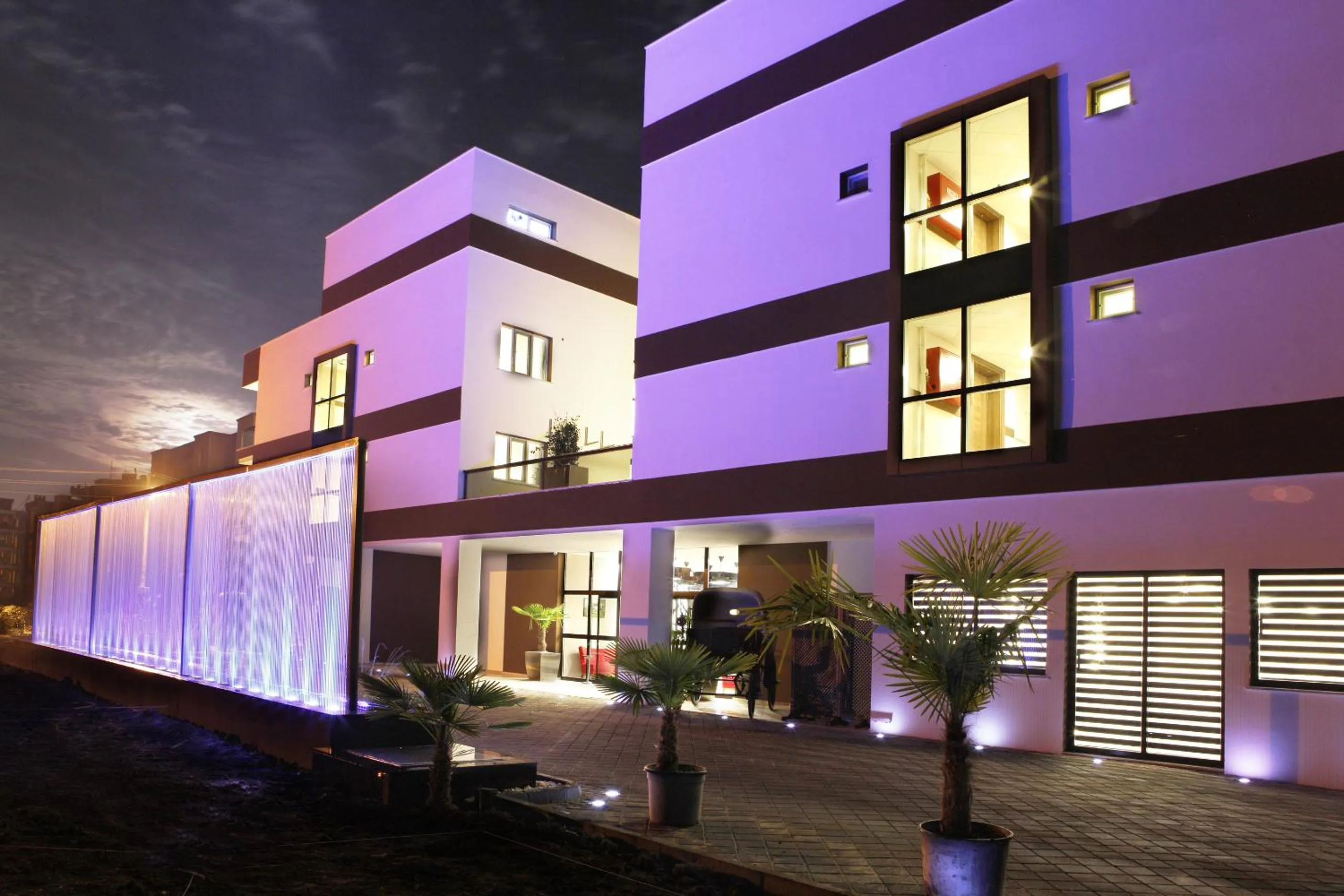 Property building in Fayton Hotel