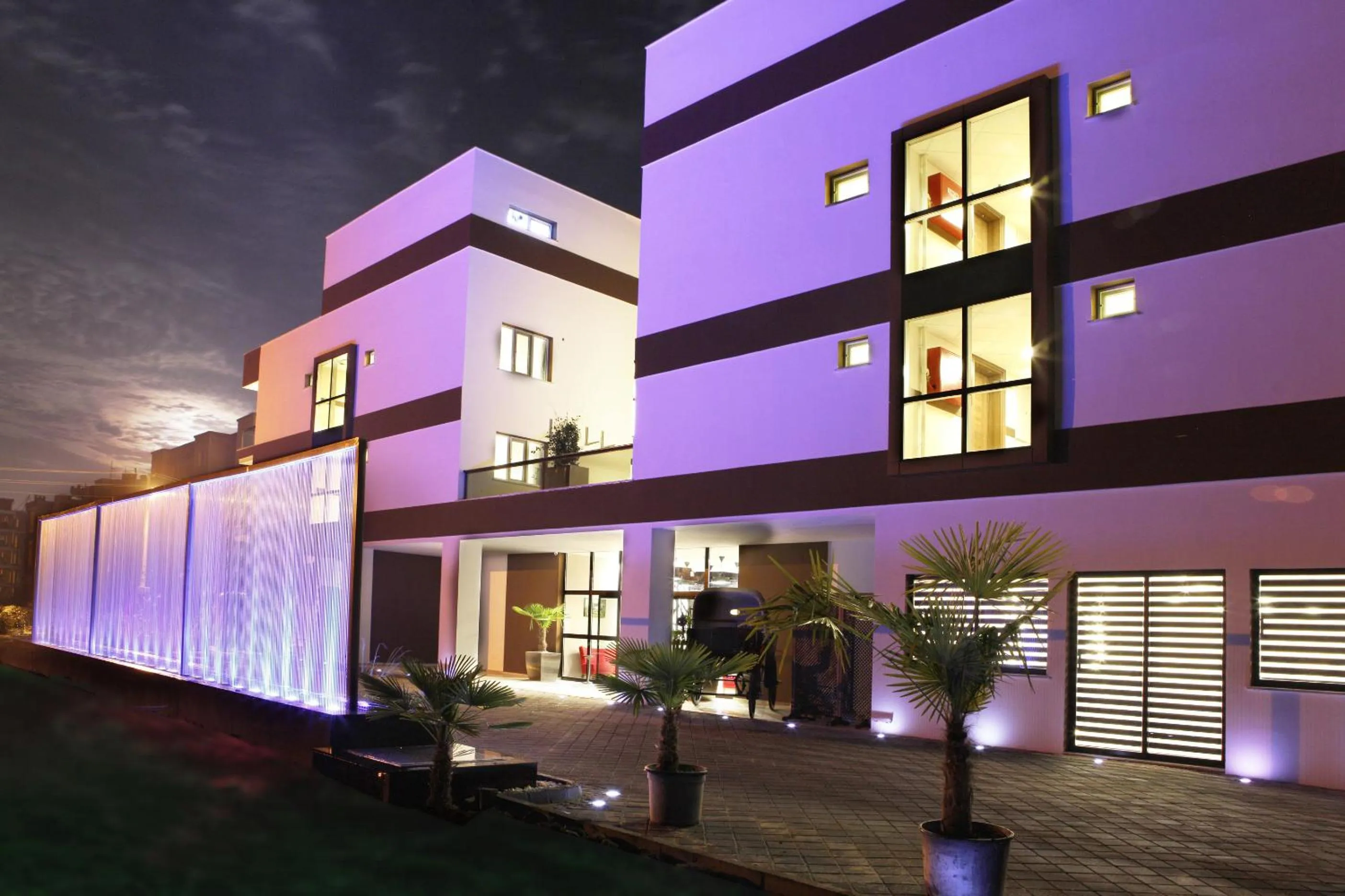 Property building in Fayton Hotel