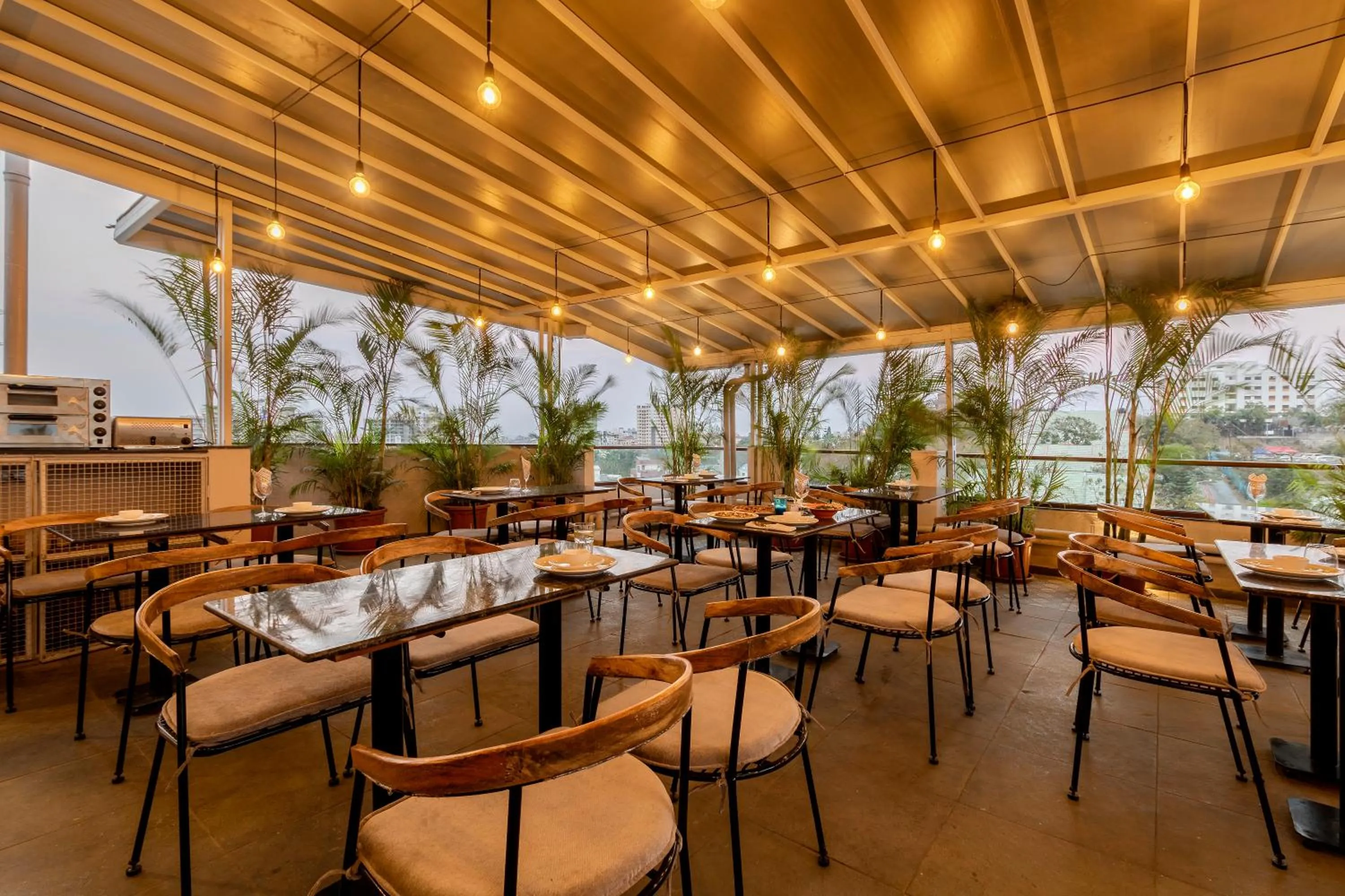 Restaurant/Places to Eat in Hotel Tattva Suites