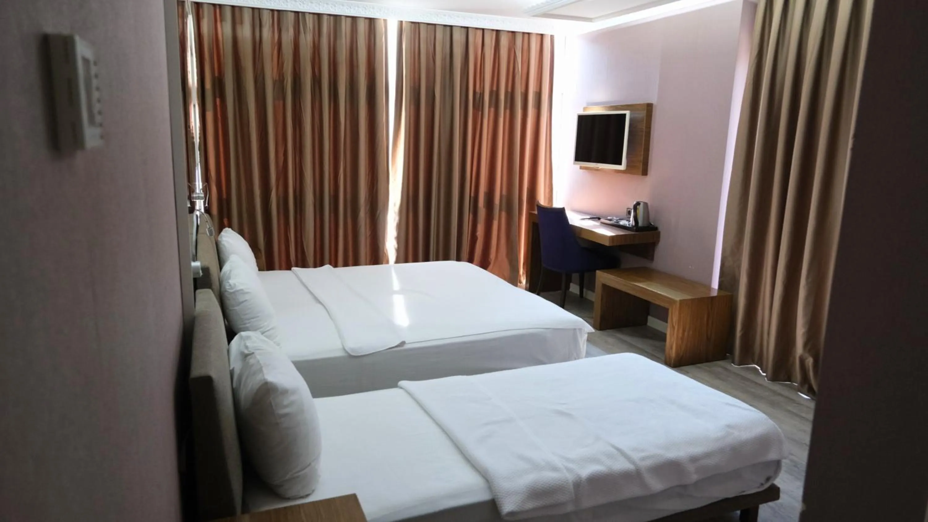 Photo of the whole room, Bed in ATAKUM PALAS OTEL