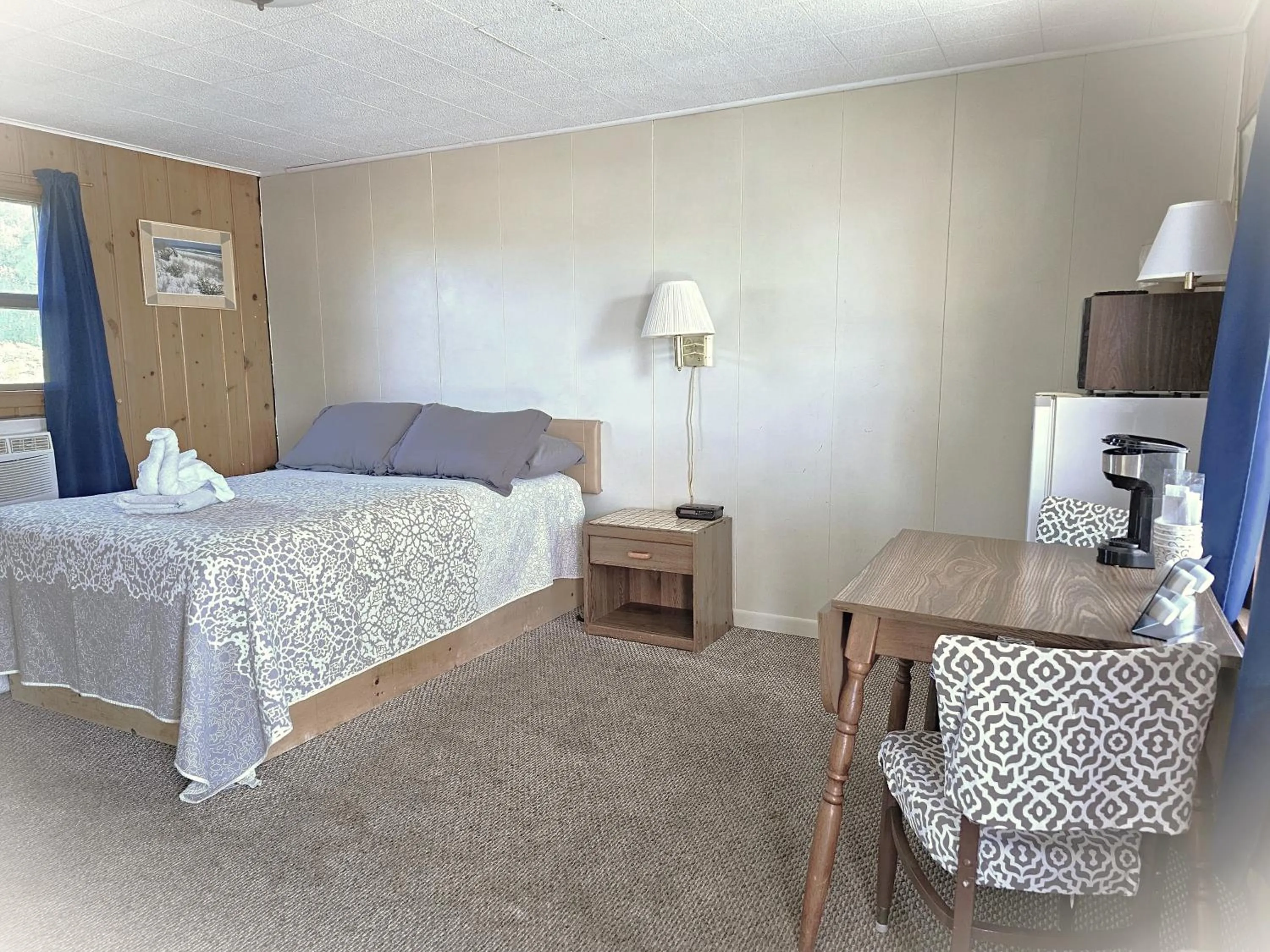 Bed in The Last Resort Motel