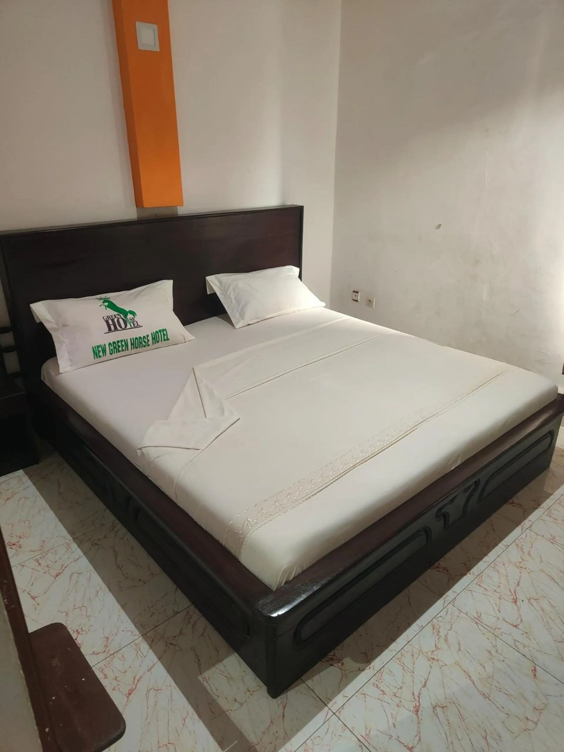 Bedroom, Bed in New Green Horse Hotel