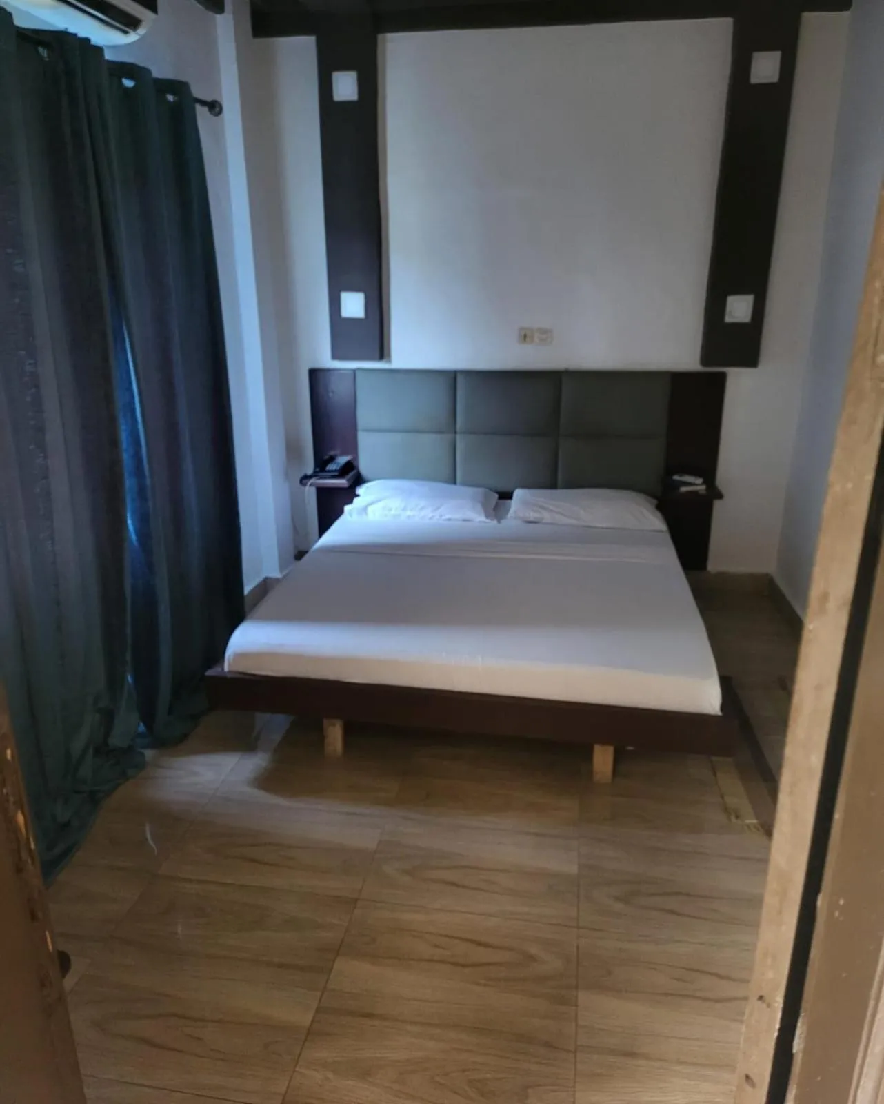 Bedroom, Bed in New Green Horse Hotel