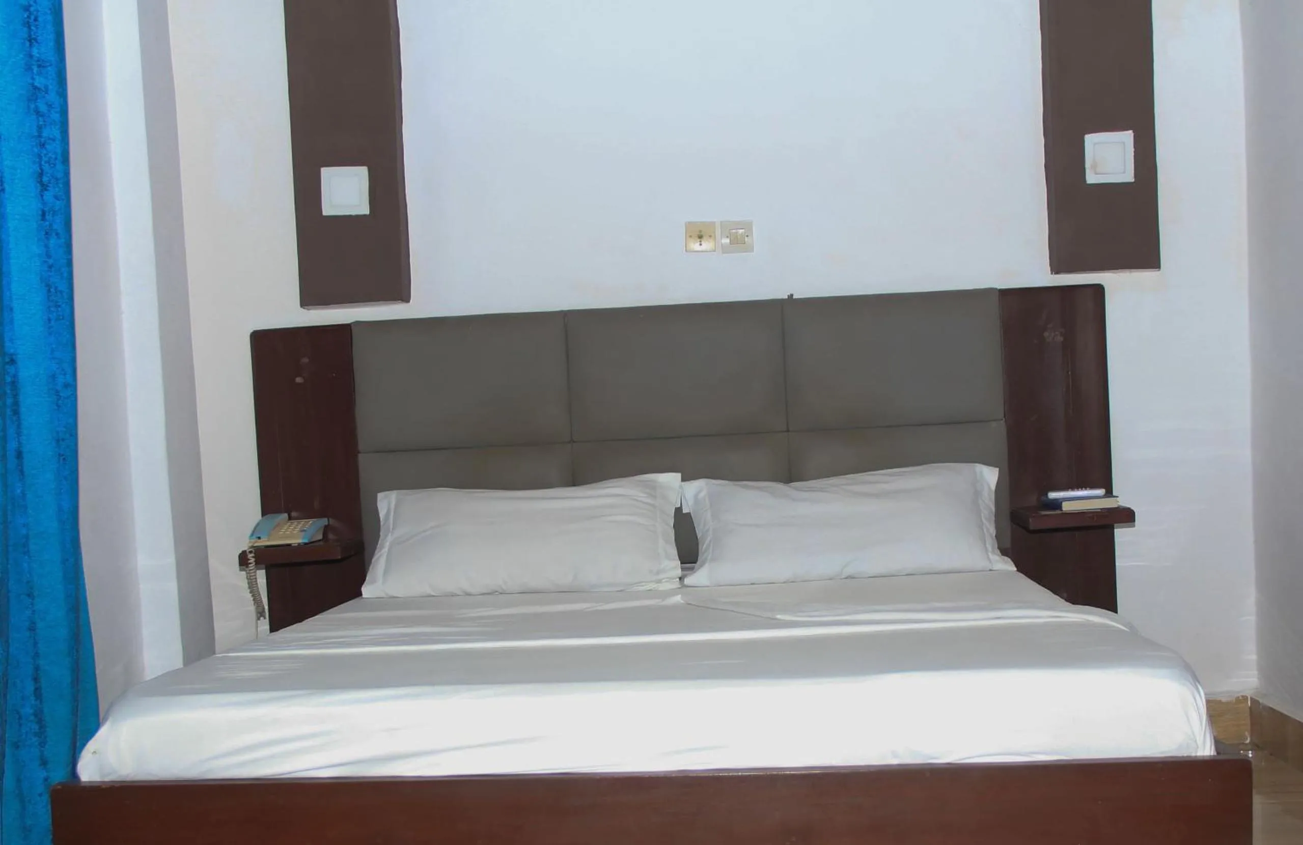 Bedroom, Bed in New Green Horse Hotel